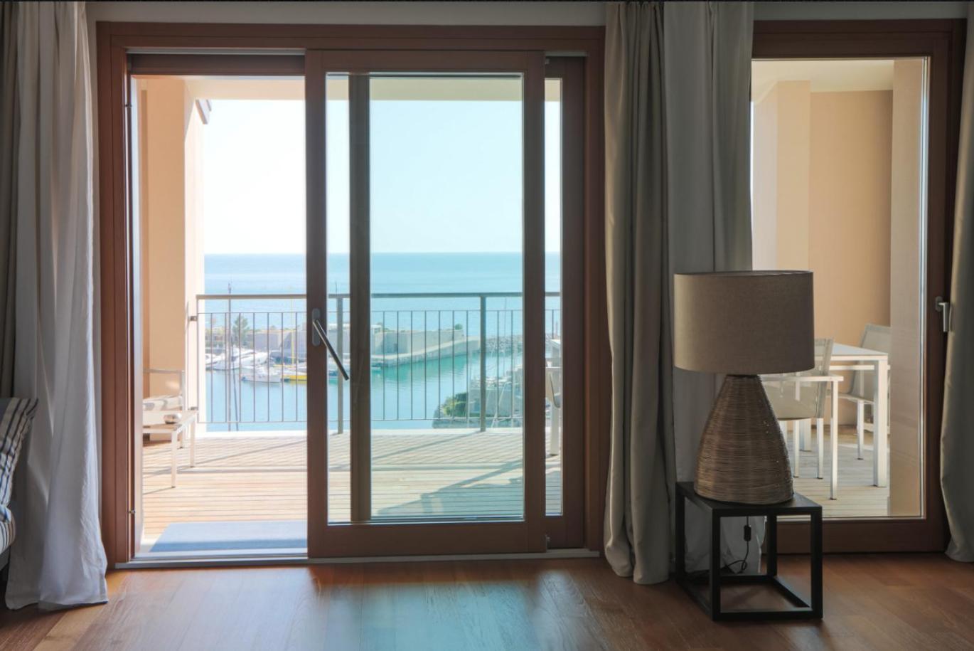 One-Bedroom Apartment with Balcony and Sea View photo 1