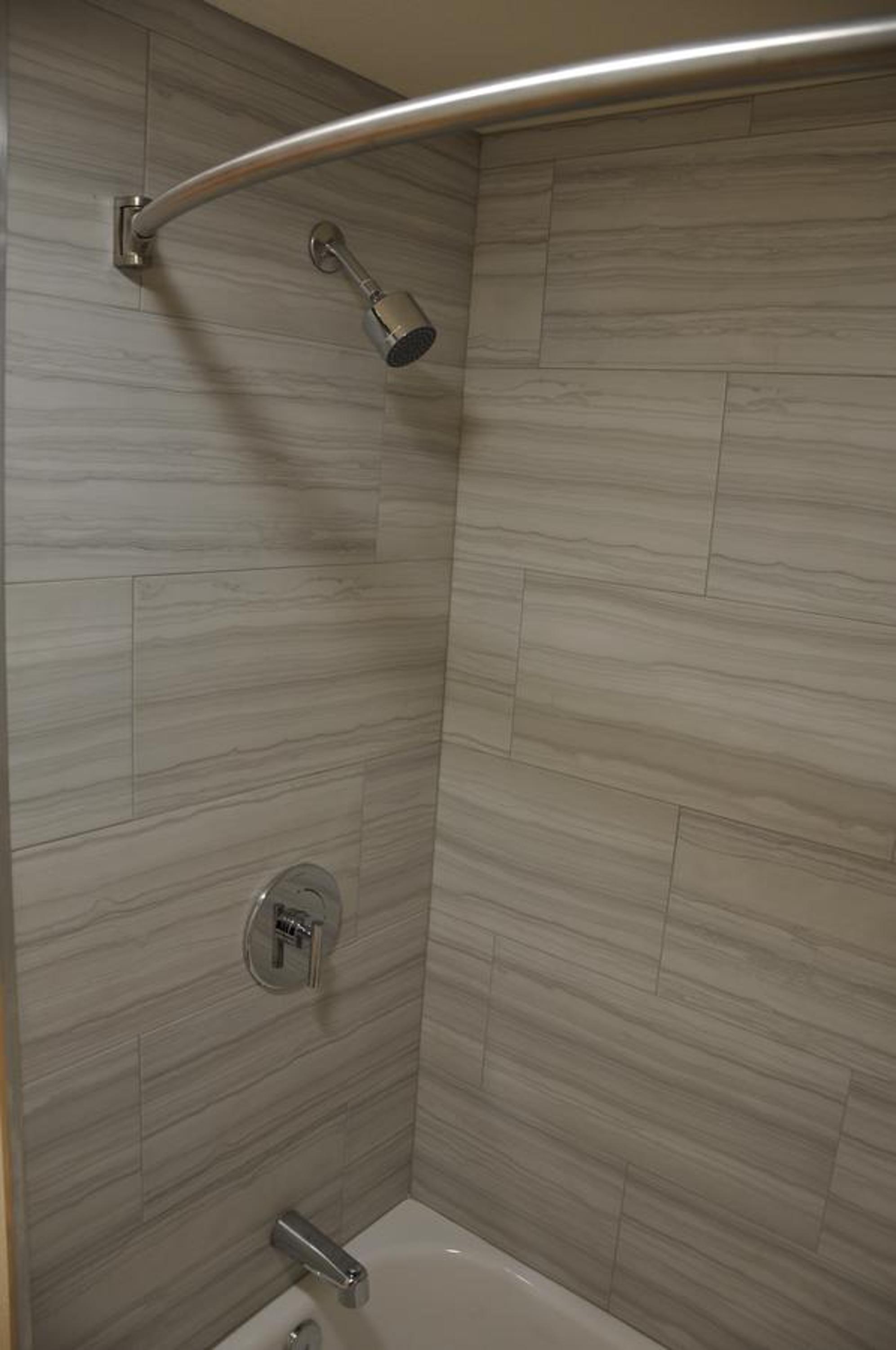 Deluxe 2 Full Bed Suite w / Kitchenette and Bathtub - Non Smoking photo 2