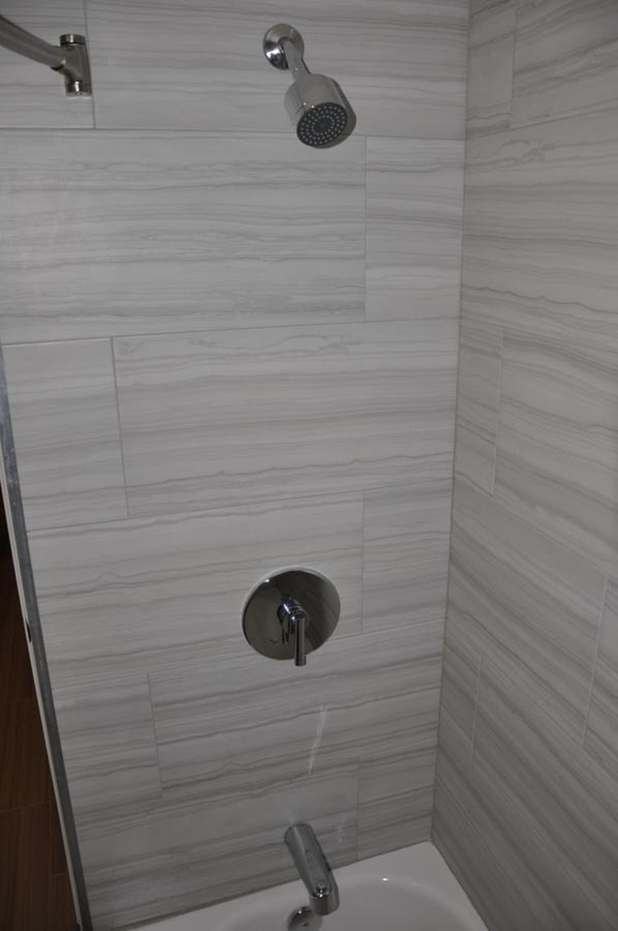 Deluxe Two Full Bed Room with Bathtub - Smoking photo 3