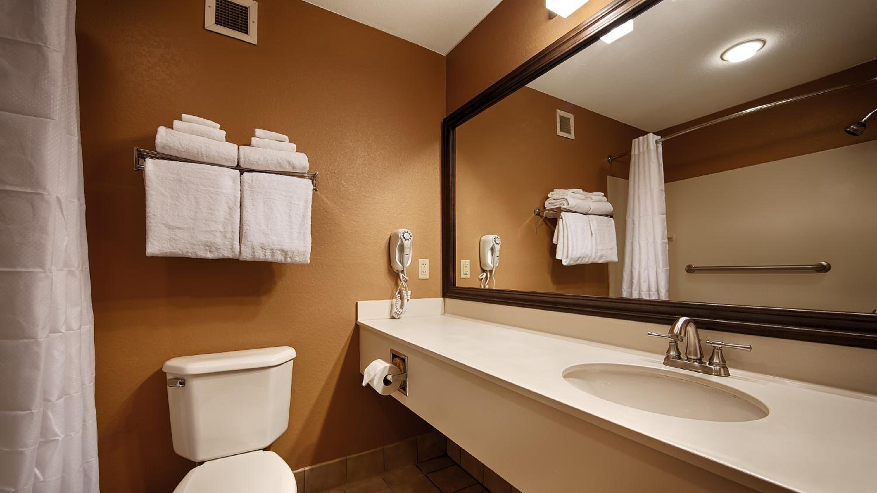 Mini King Suite with Roll-In Shower - Disability Access/Non-Smoking photo 3