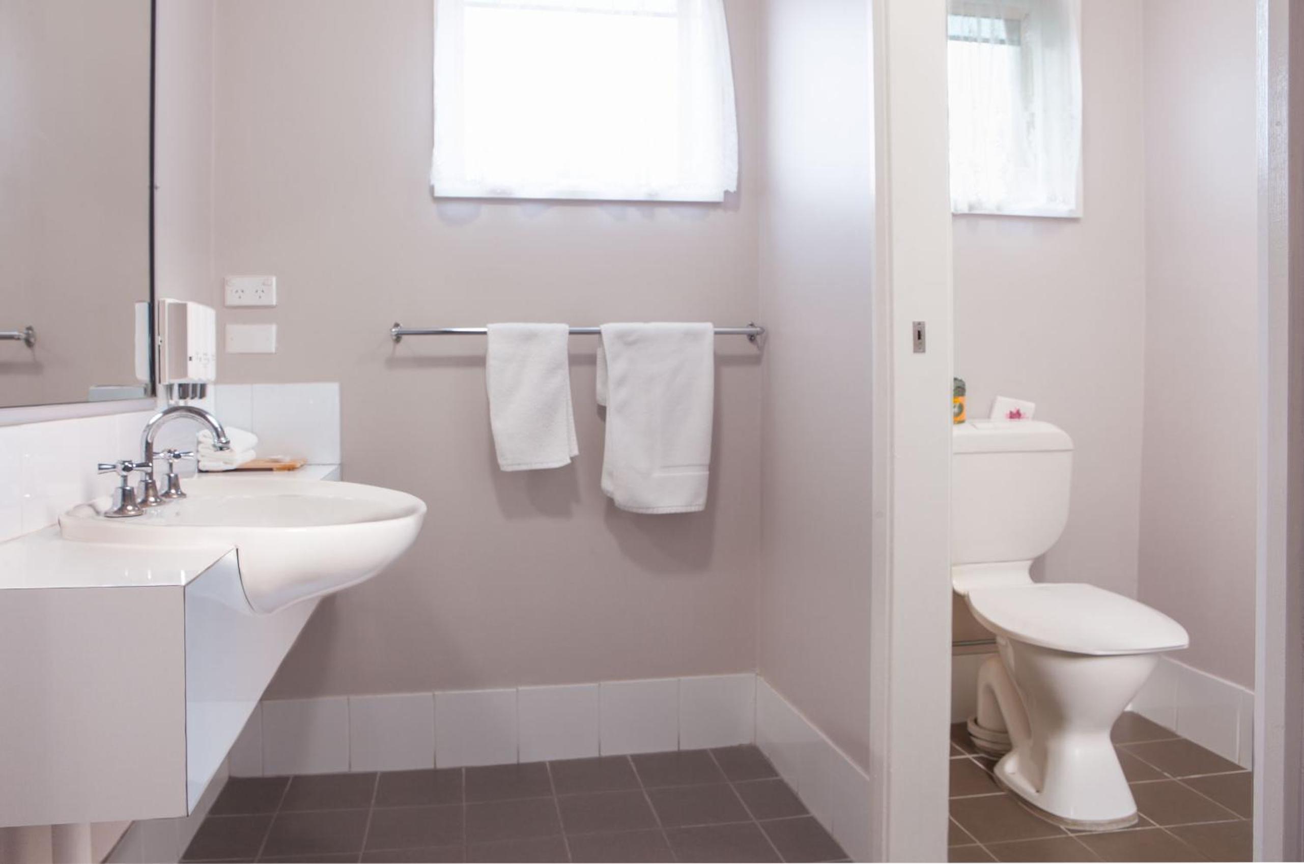 Family Suite or Twin Room - Photo 2