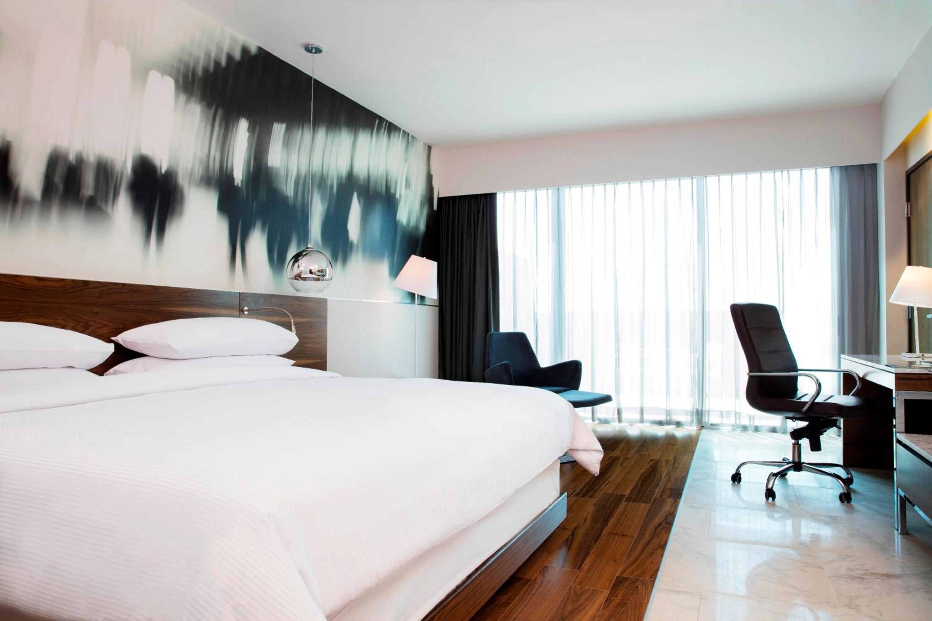 Standard Queen Room with Two Double Beds