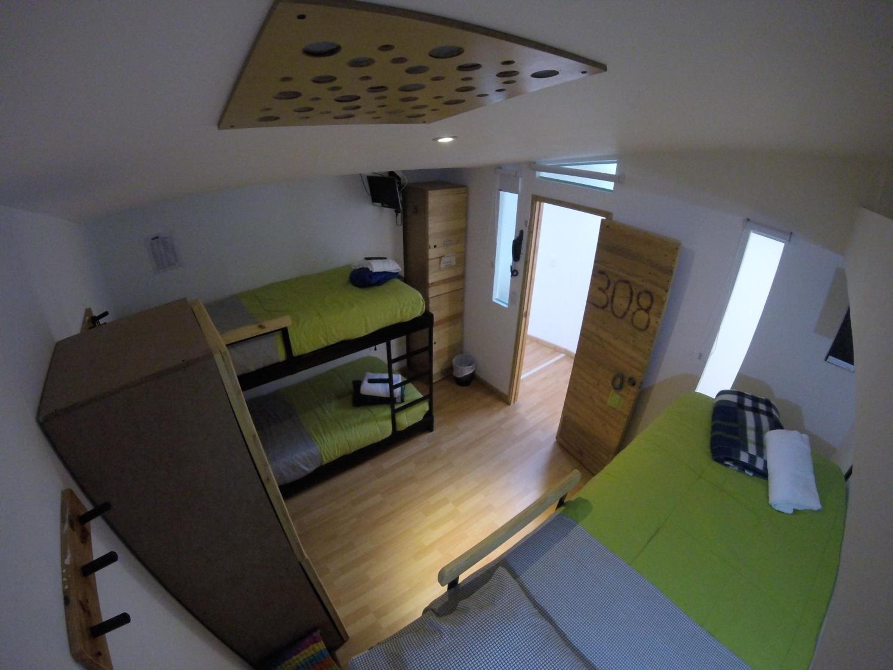 Bed in 4-Bed Dormitory Room photo 3