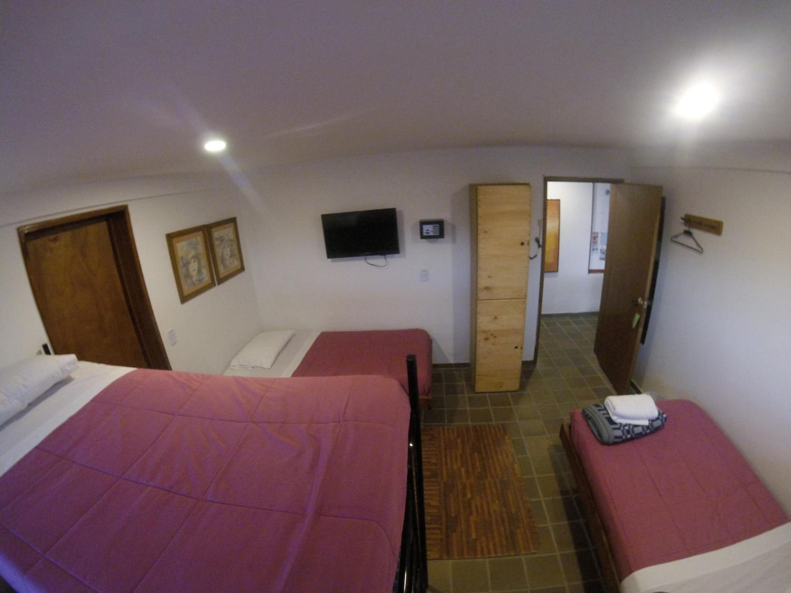 Family Room with Private Bathroom photo 1