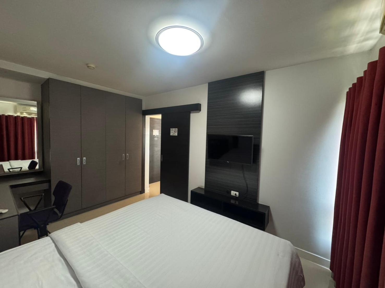 Deluxe King Room photo 3