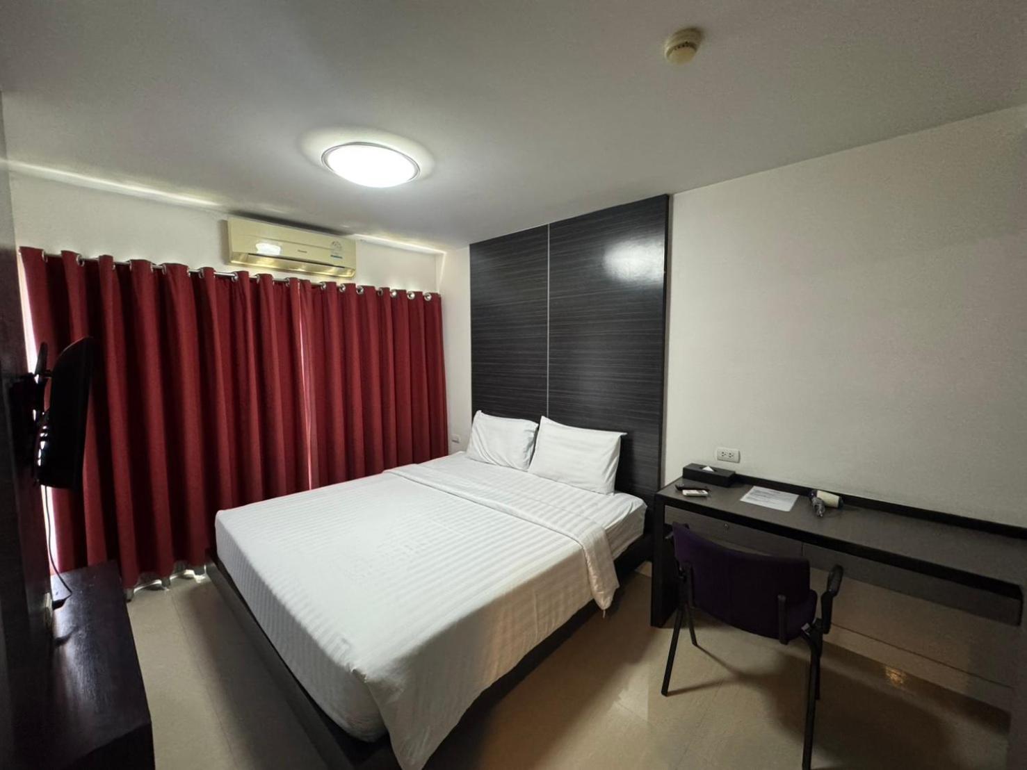Deluxe King Room photo 1