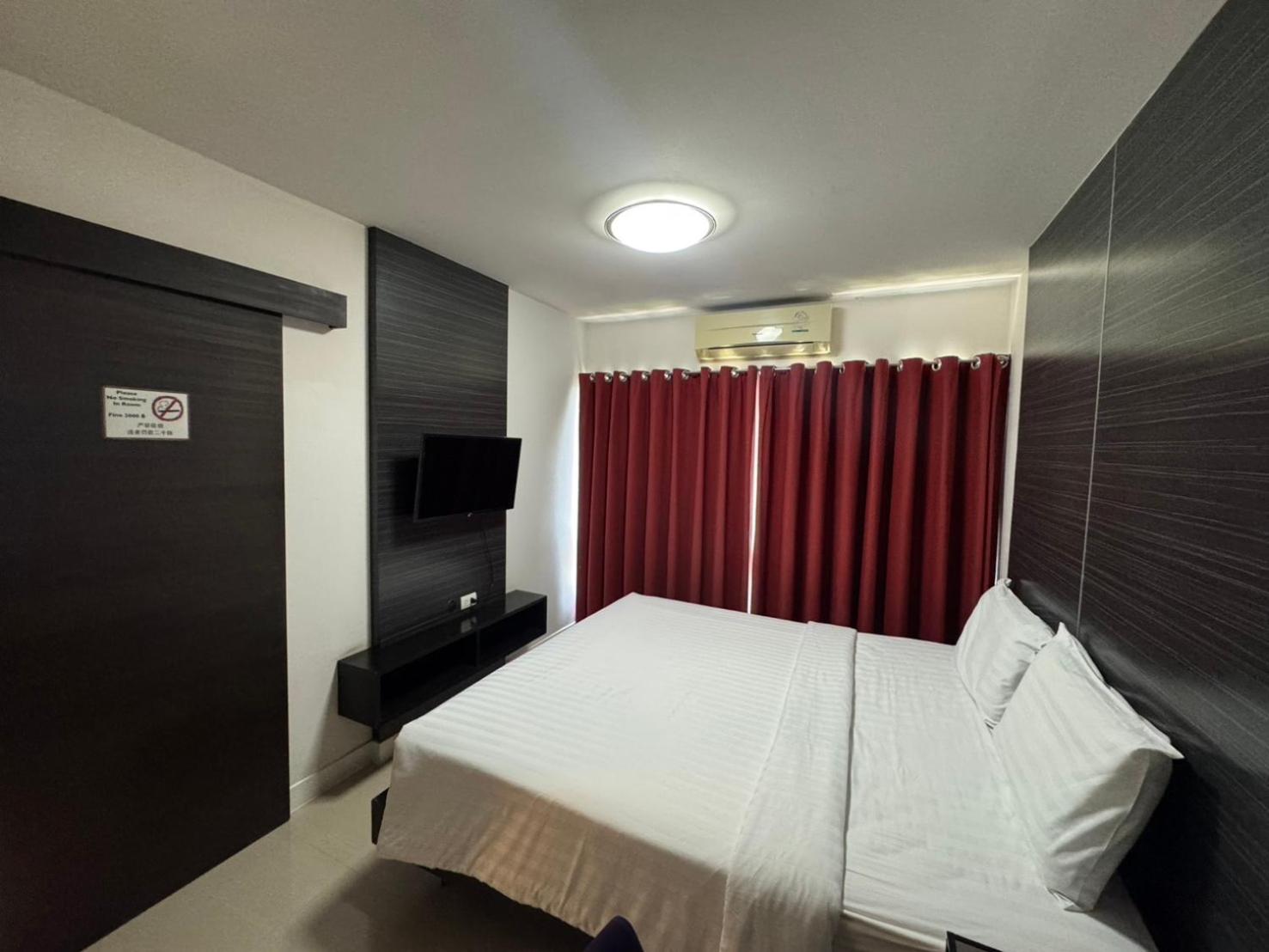 Deluxe King Room photo 3