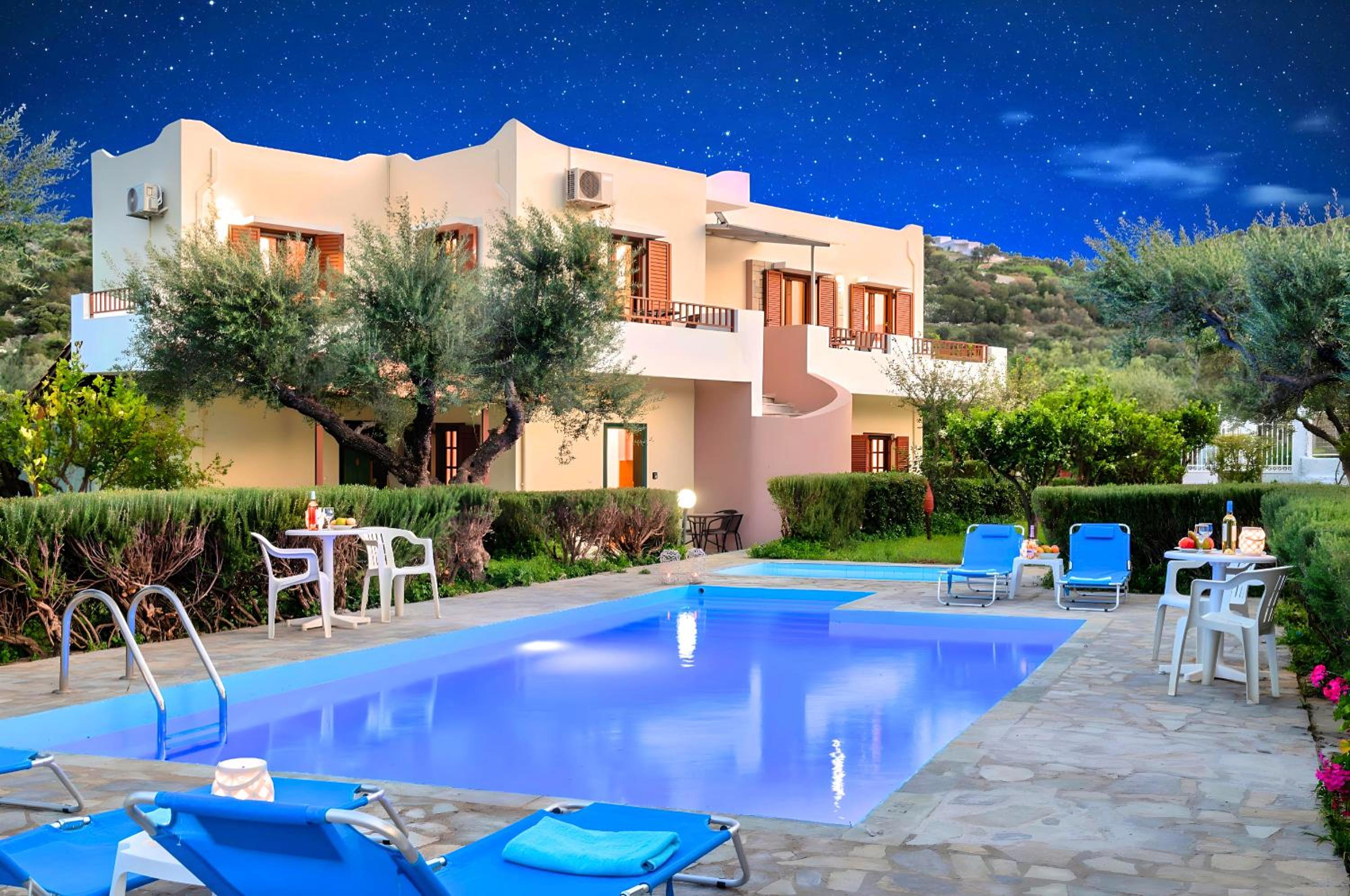 Apartment with Garden View