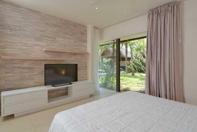 Four-Bedroom Villa with Private Pool photo 2