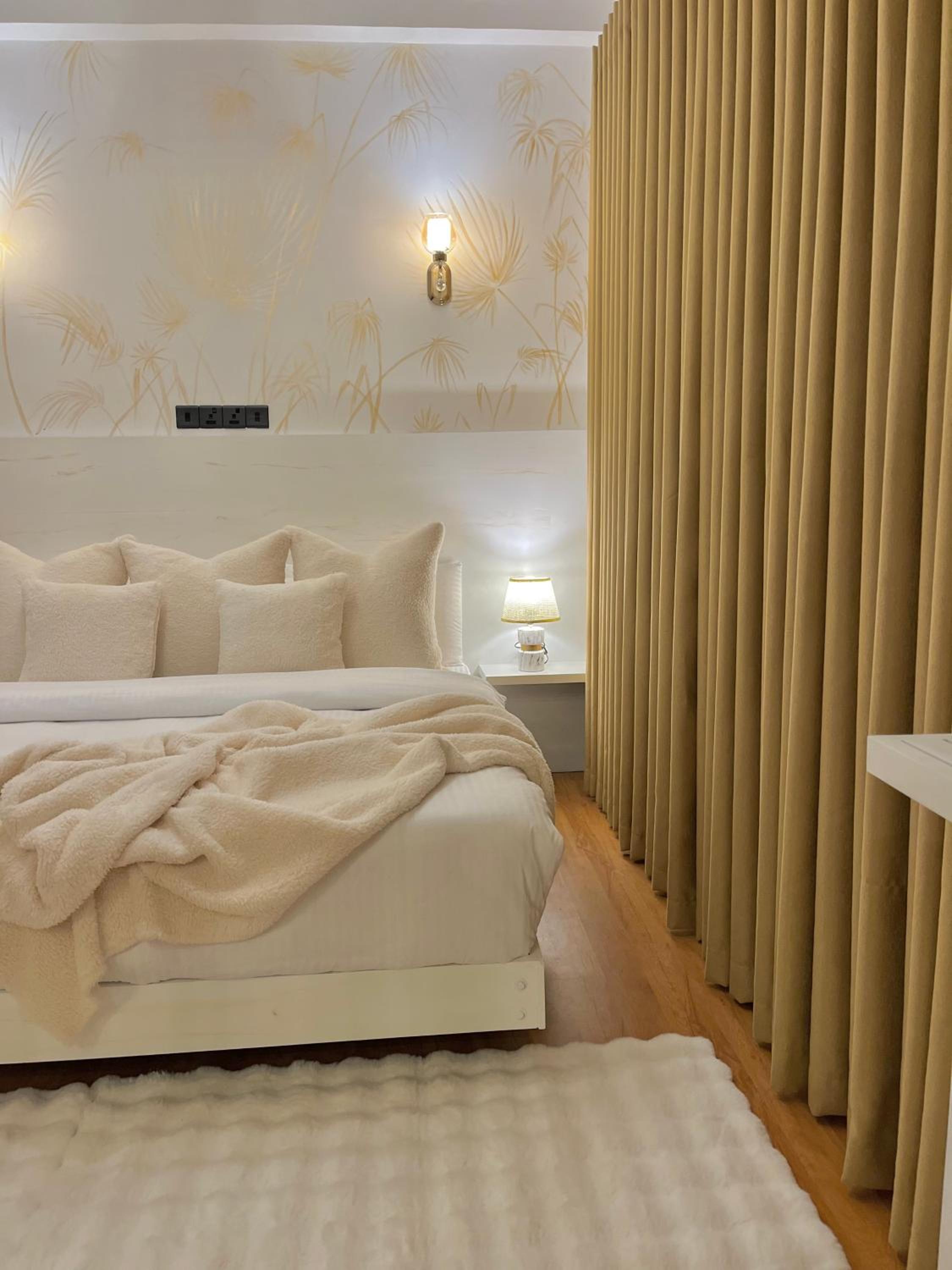 King Room with Balcony photo 1