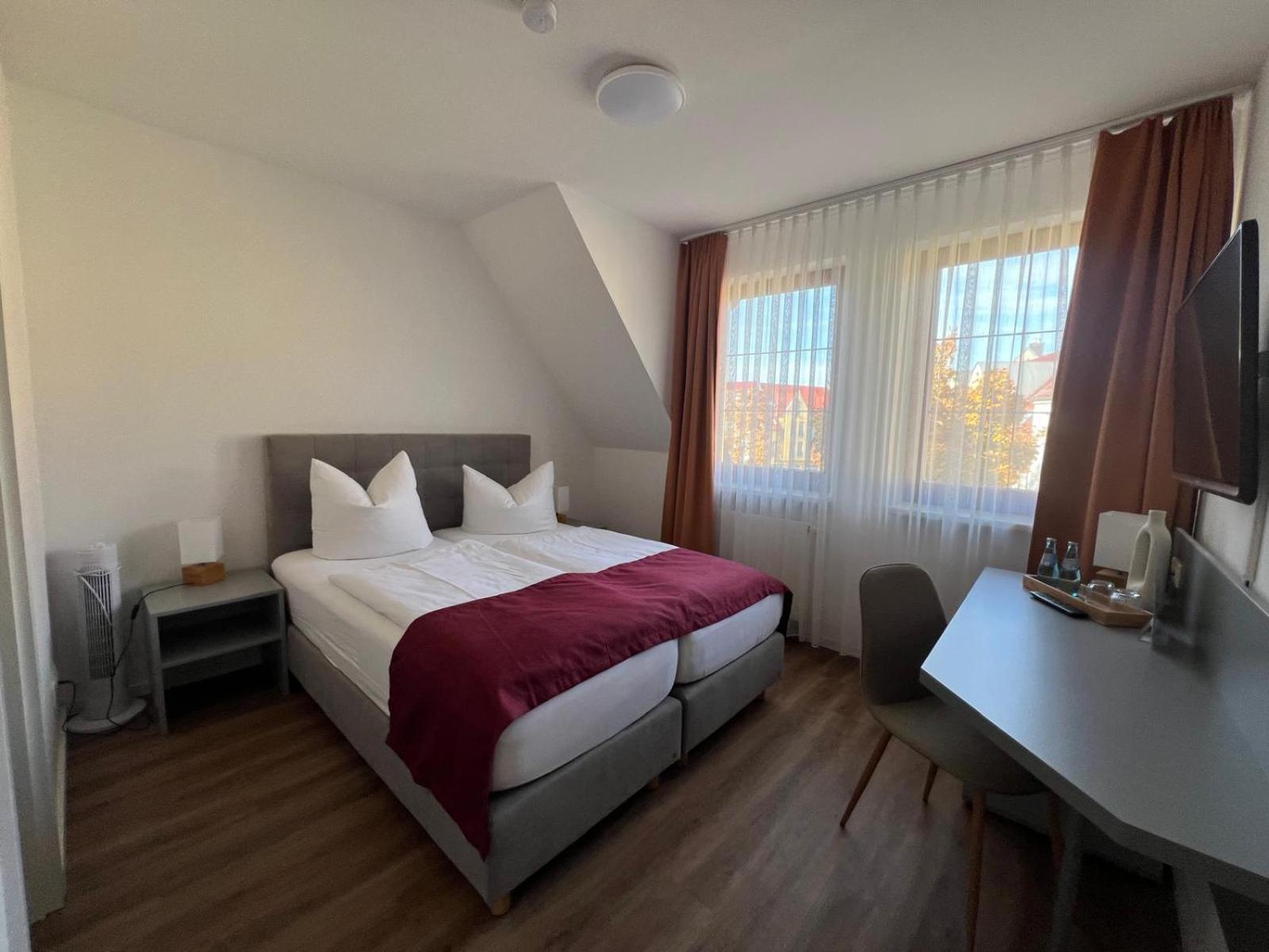 Budget Double Room photo 3