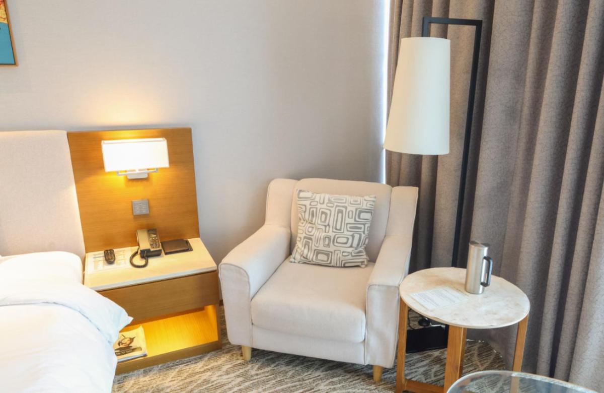[Check-in 6:00 PM] Deluxe Double Room