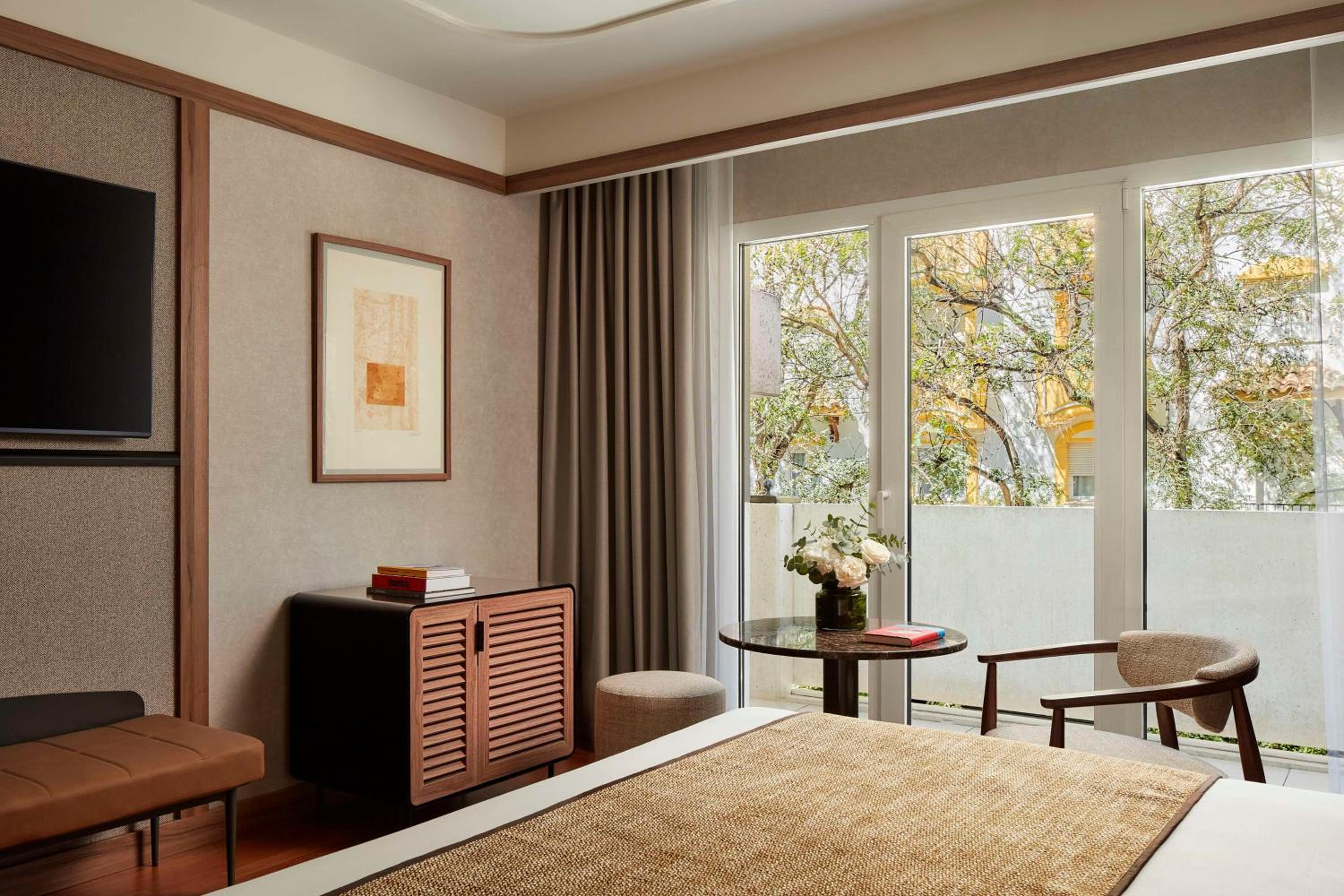 Superior Room with Pool View and Terrace
