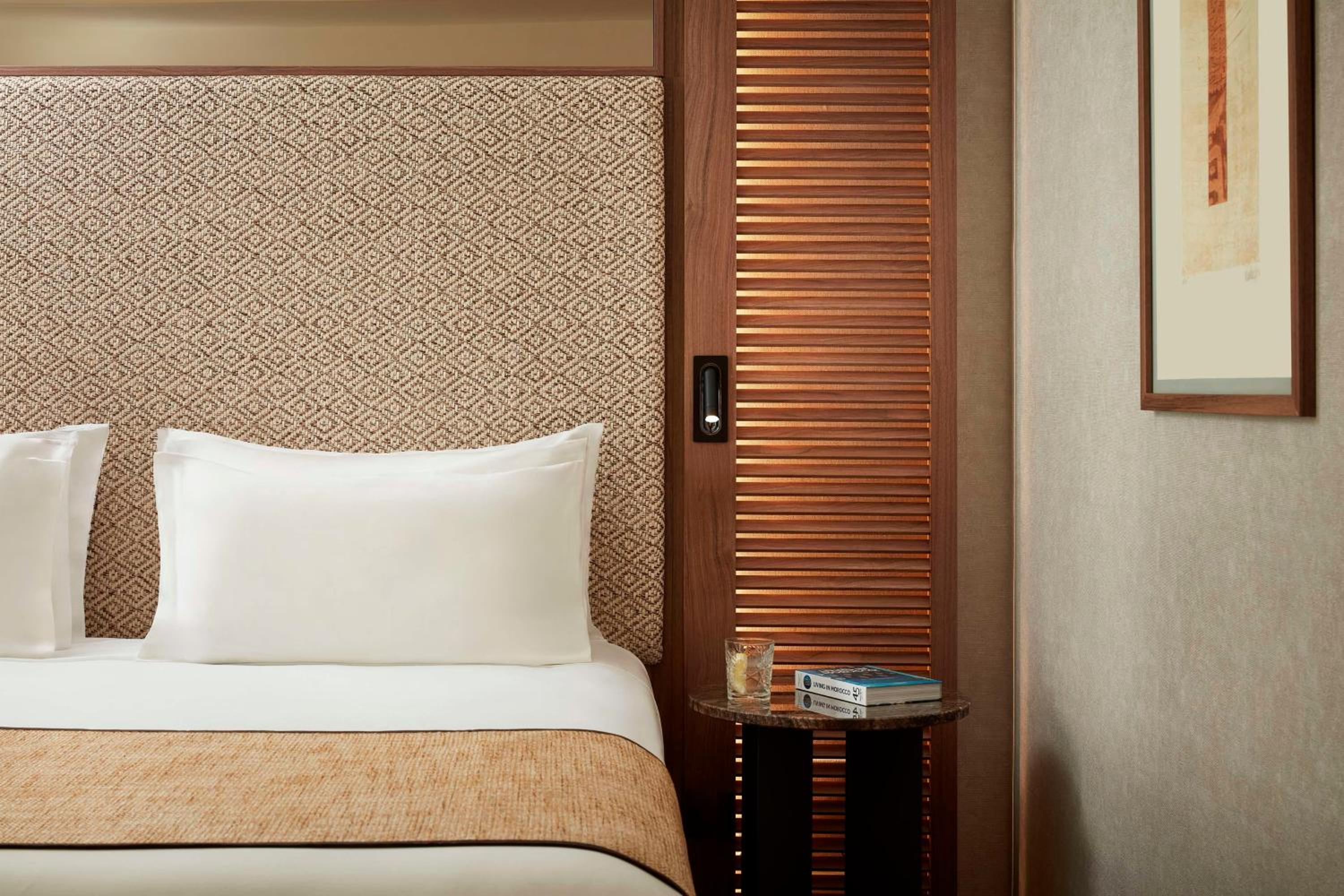 Superior Room with Pool View and Terrace thumbnail 6