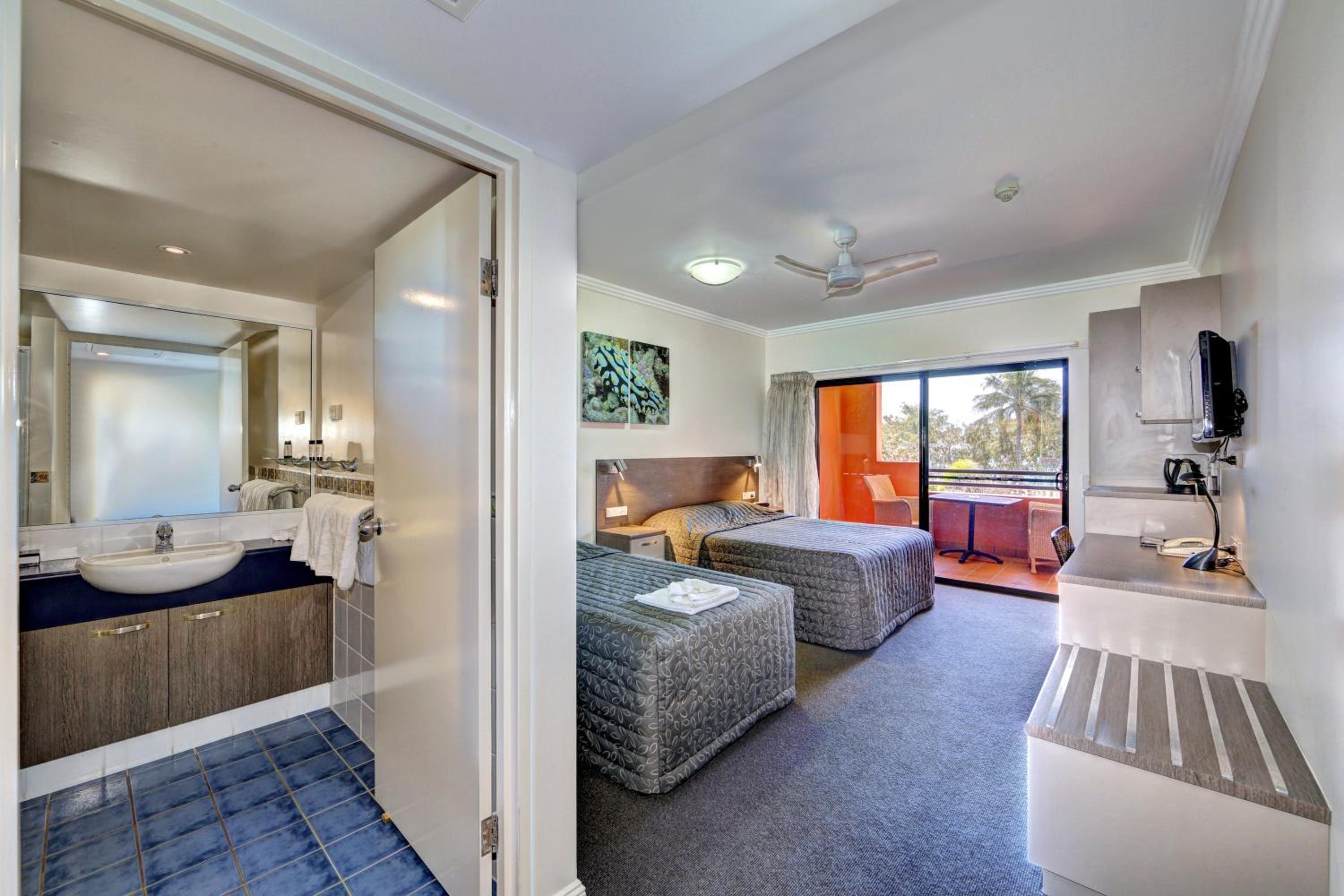 Twin Room with Ocean View photo 1