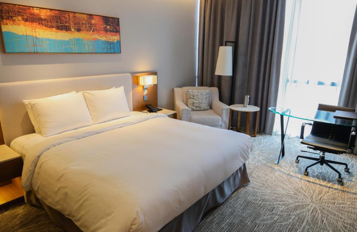 [Rooftop Concert] Deluxe Double Room + Rooftop Concert Ticket (20:00–21:00) + Sausage Platter & Beer Voucher (for 2 persons)