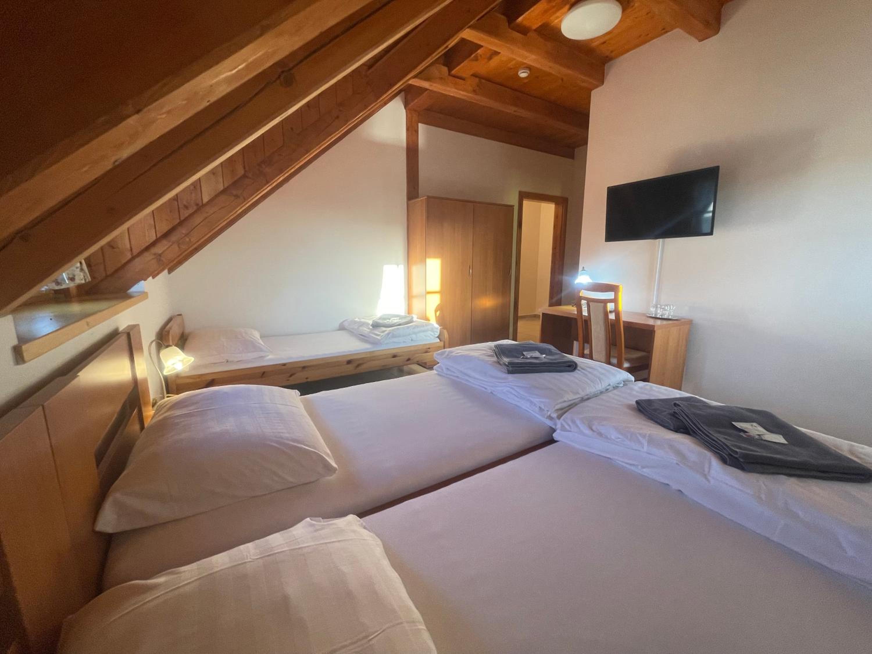 Triple Room with Private Bathroom photo 1