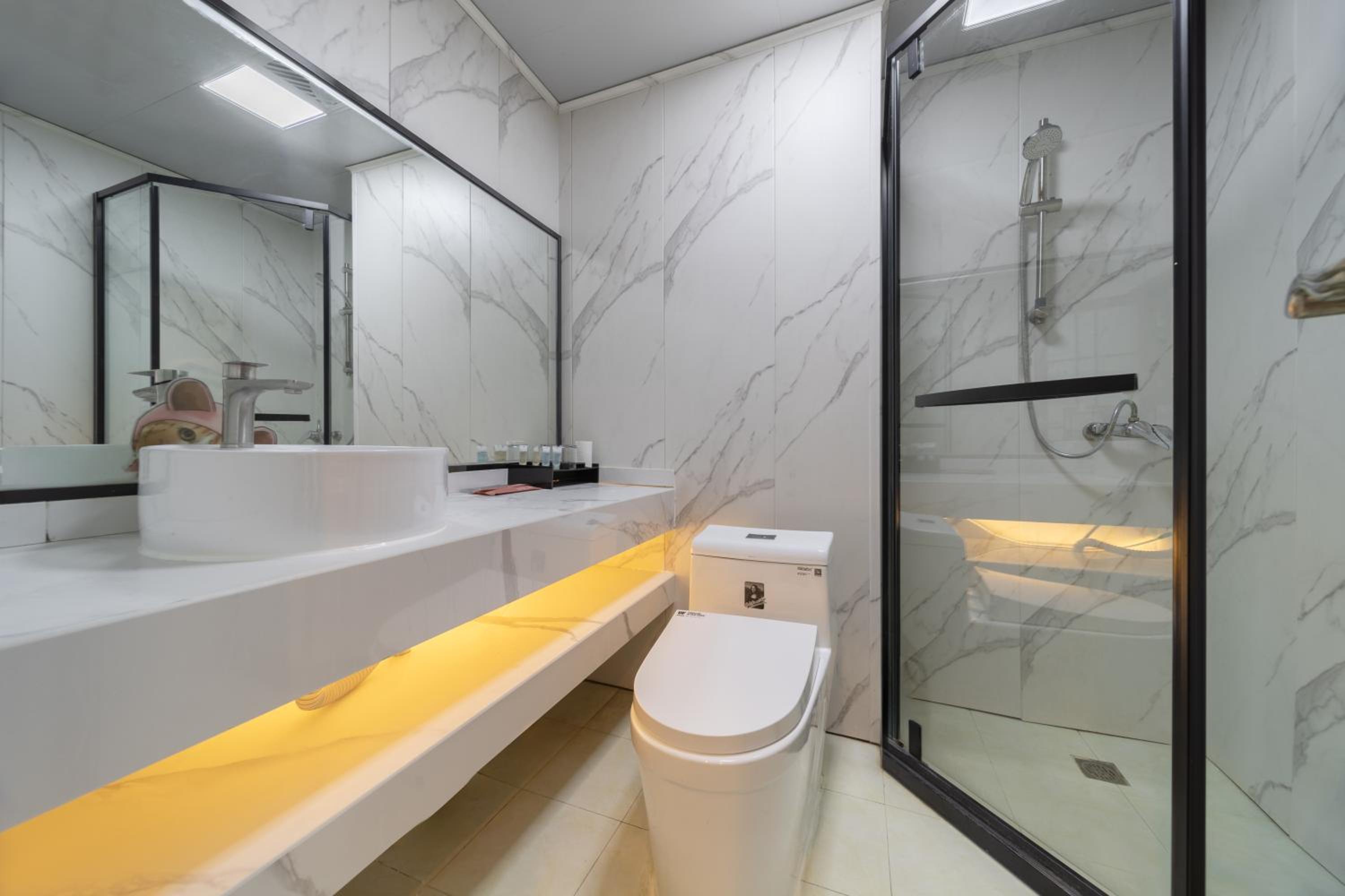 Deluxe Double Room with Shower photo 2