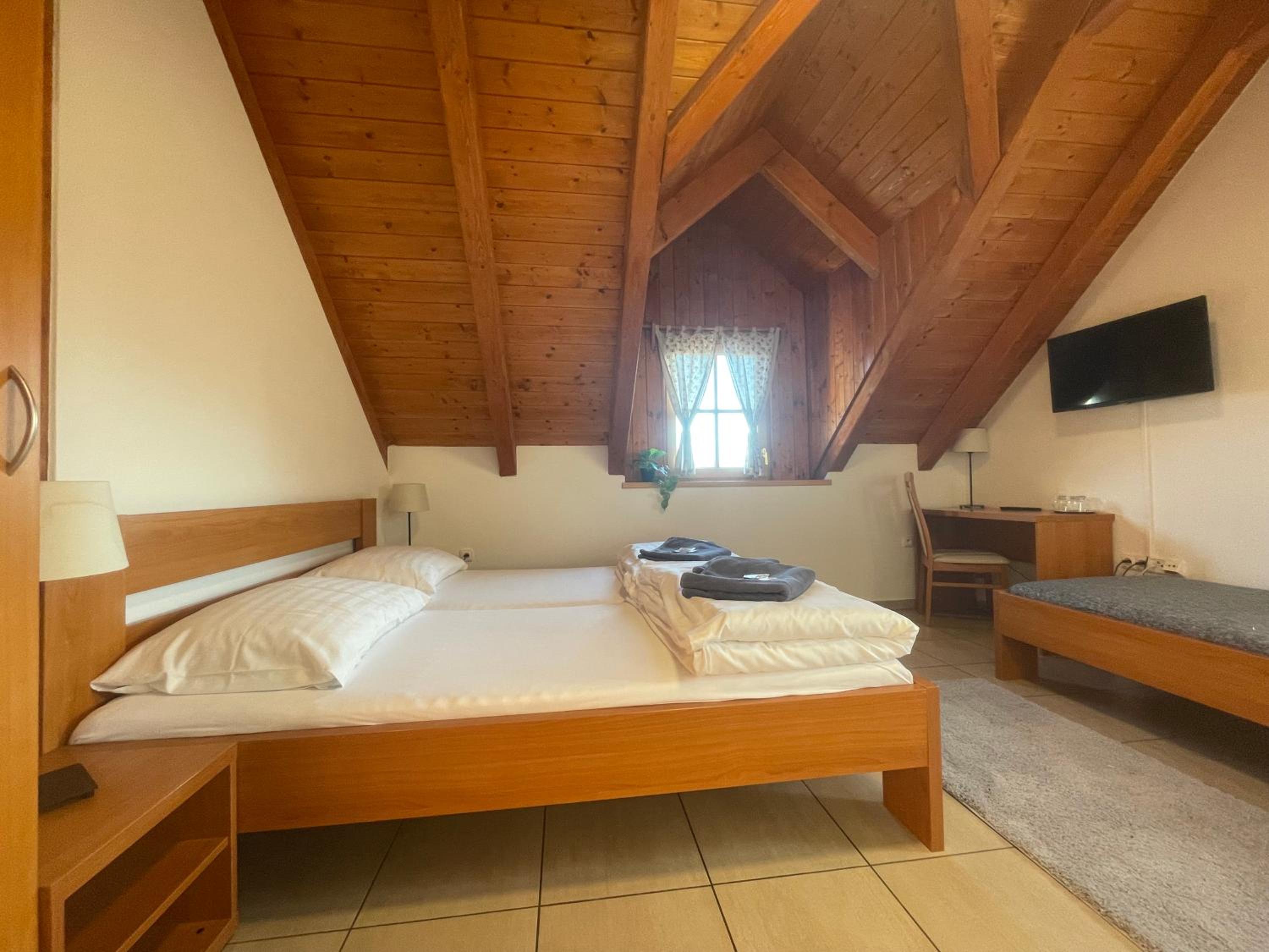 Triple Room with Bathroom photo 2