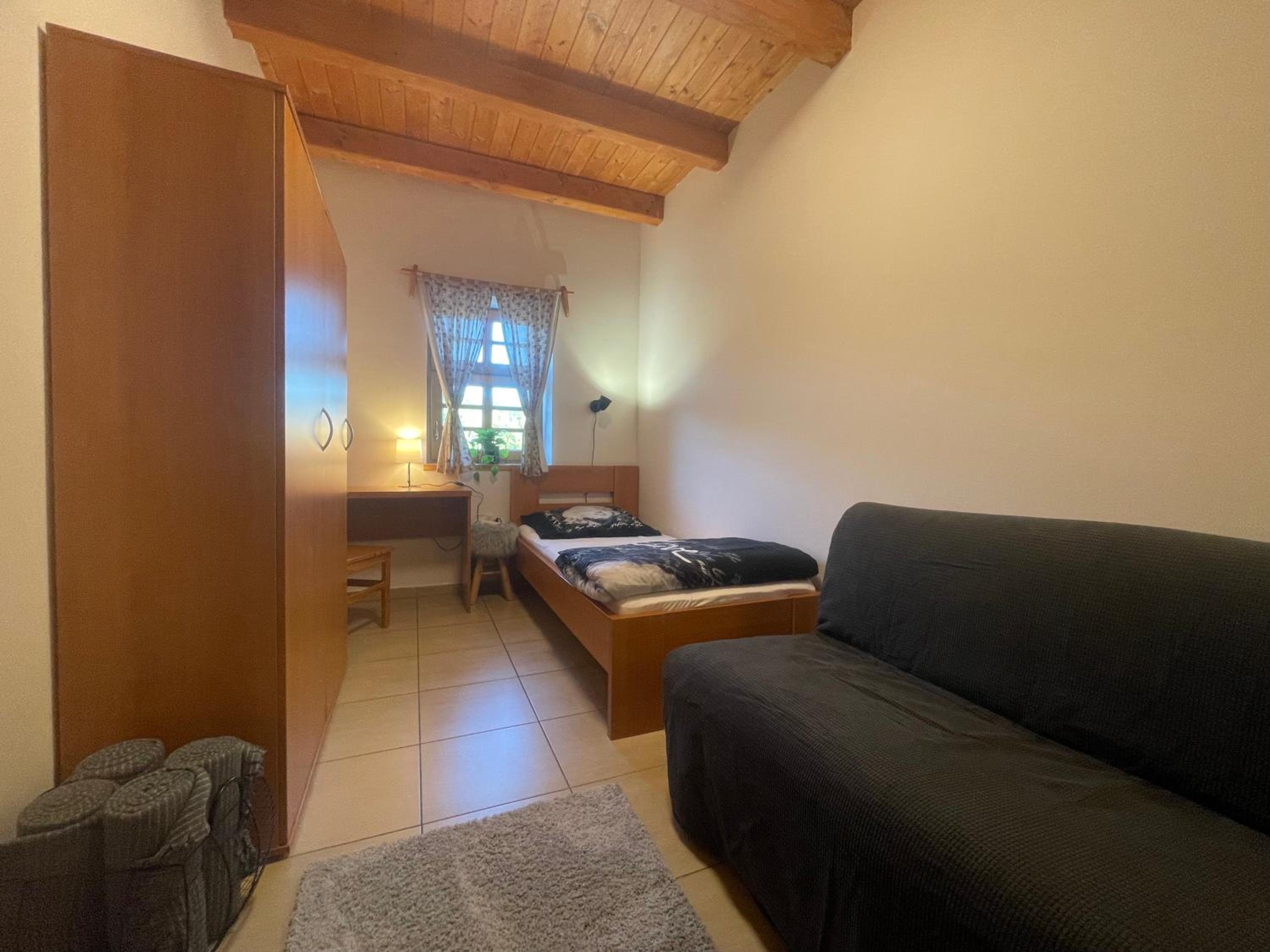 Single Room with Bathroom photo 2