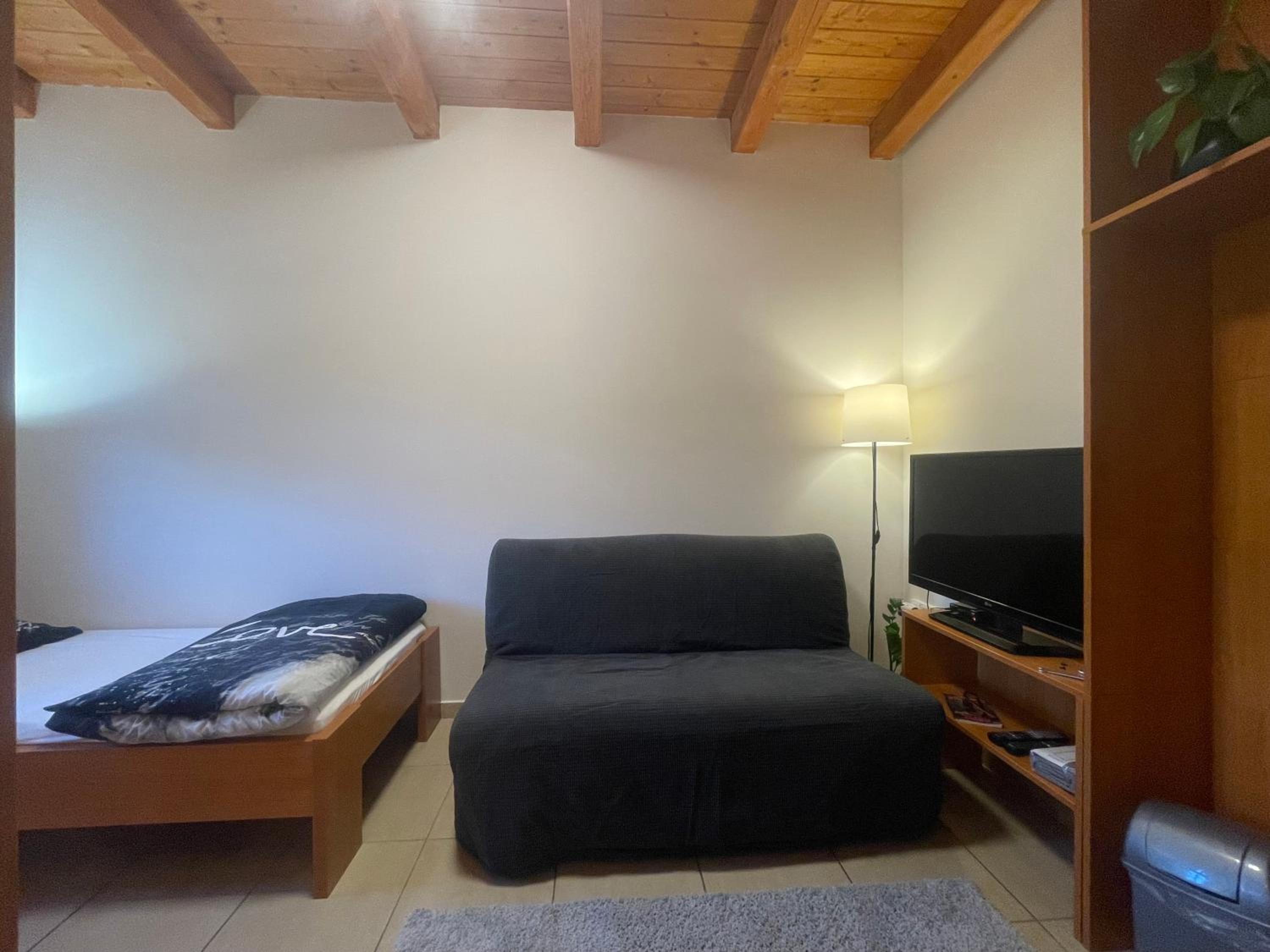 Single Room with Bathroom photo 1