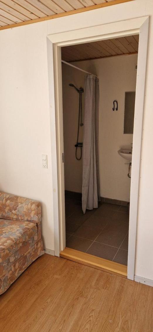 Single Room with Private Bathroom photo 2