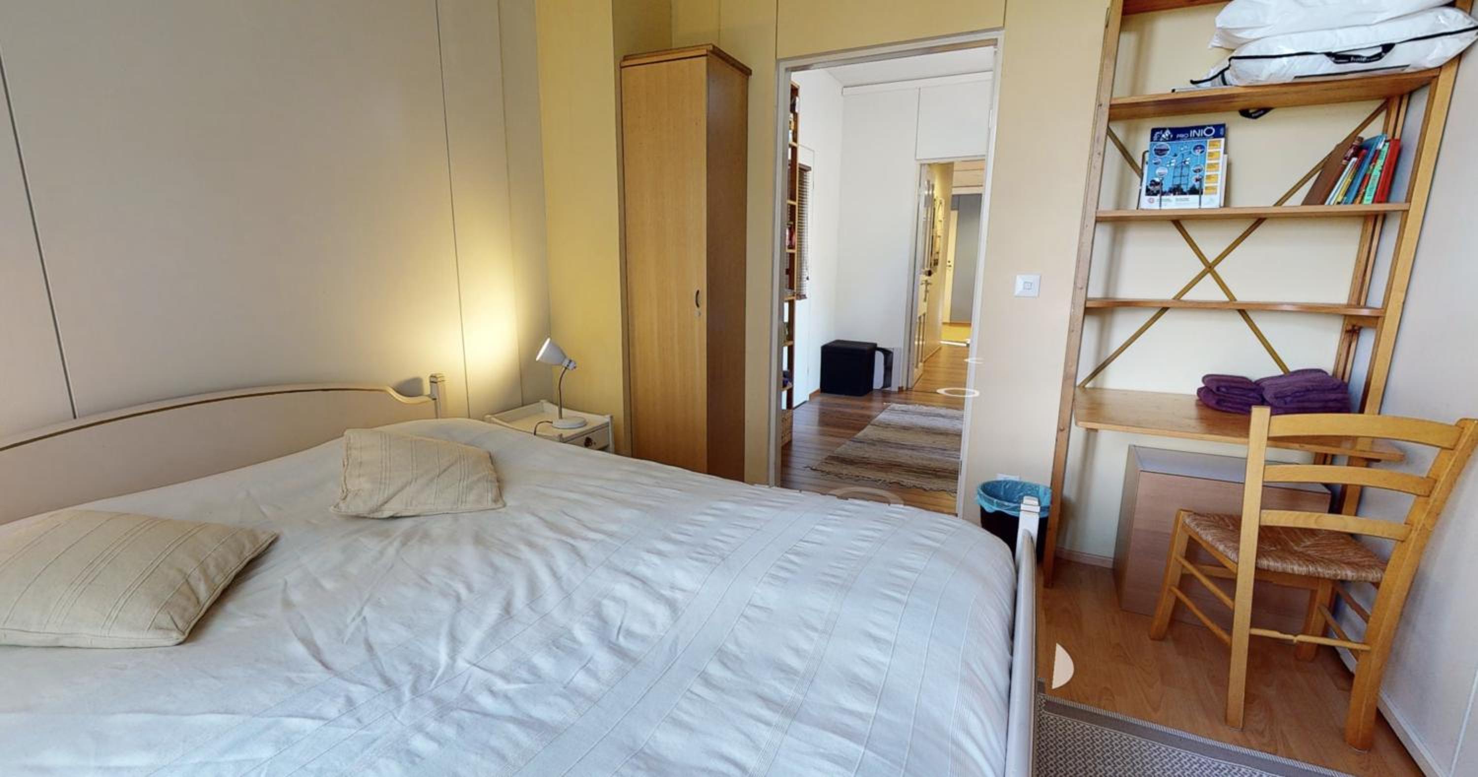 Double Room with Shared Bathroom photo 2