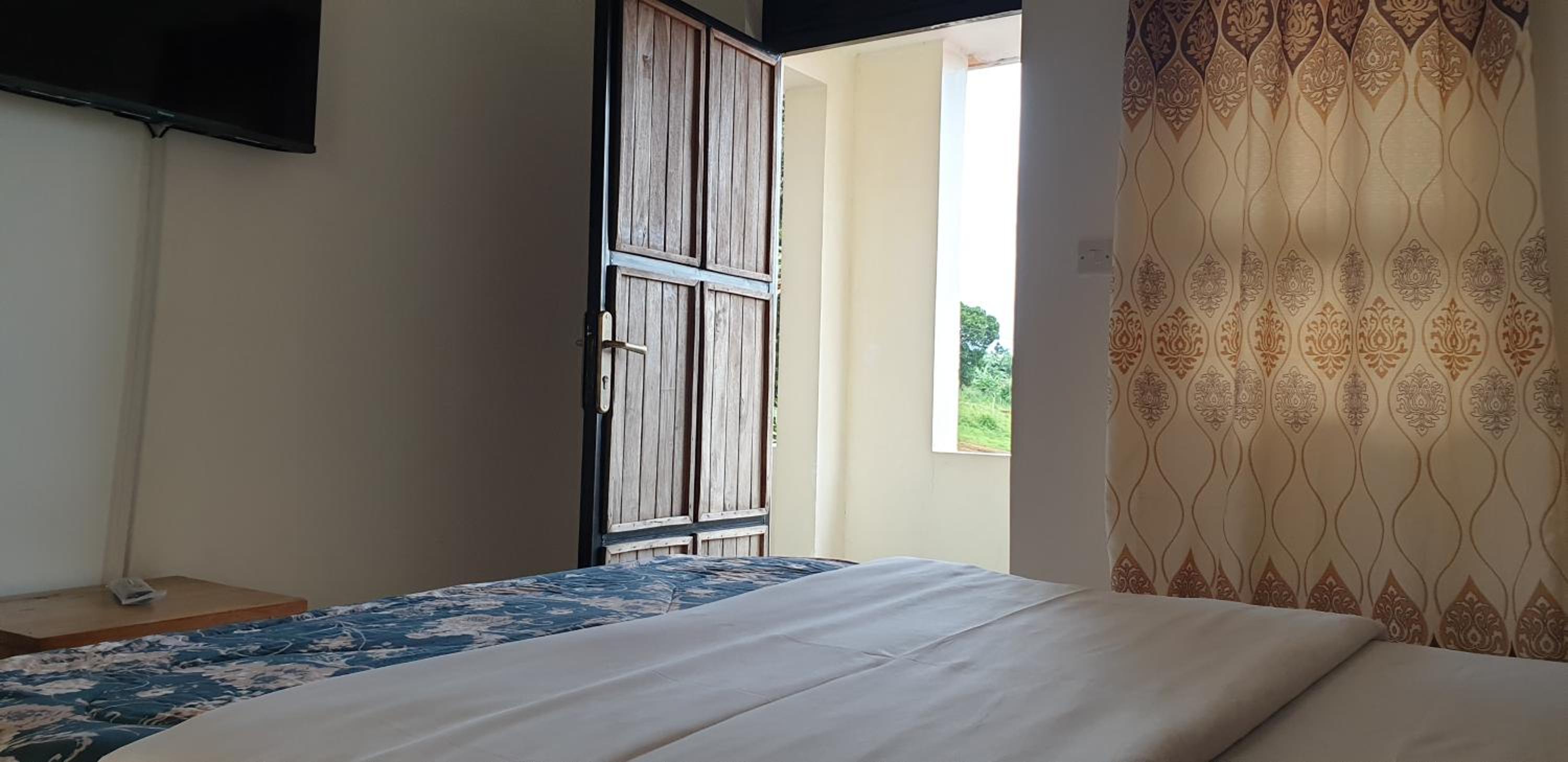 Standard Double Room - Photo 7