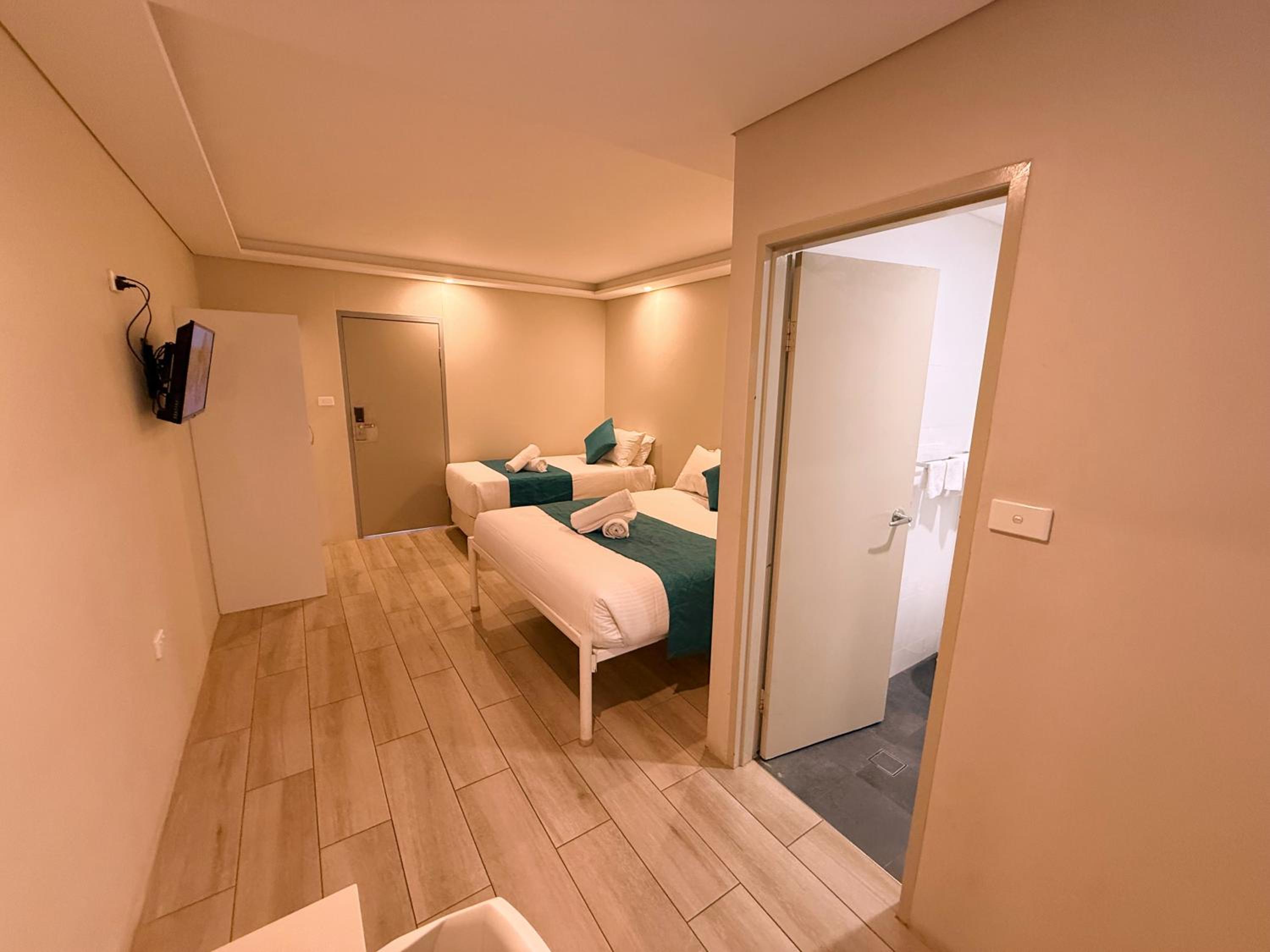 Deluxe Queen + Single Room photo 3