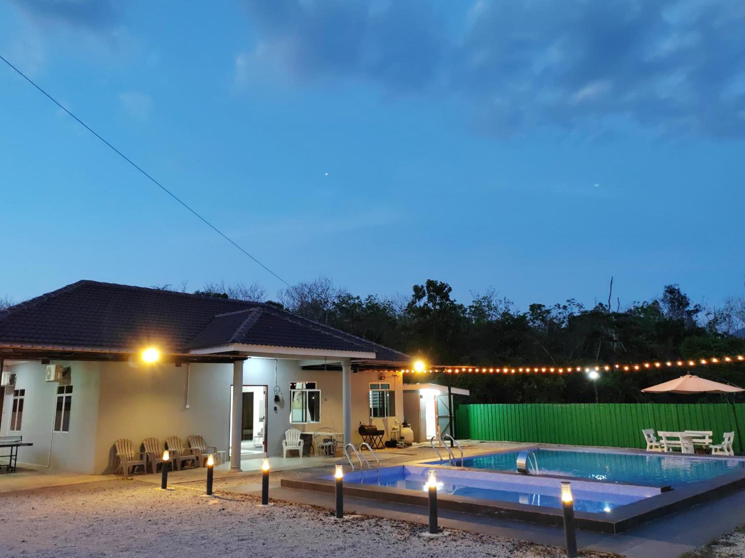 Seven-Bedroom House photo 1