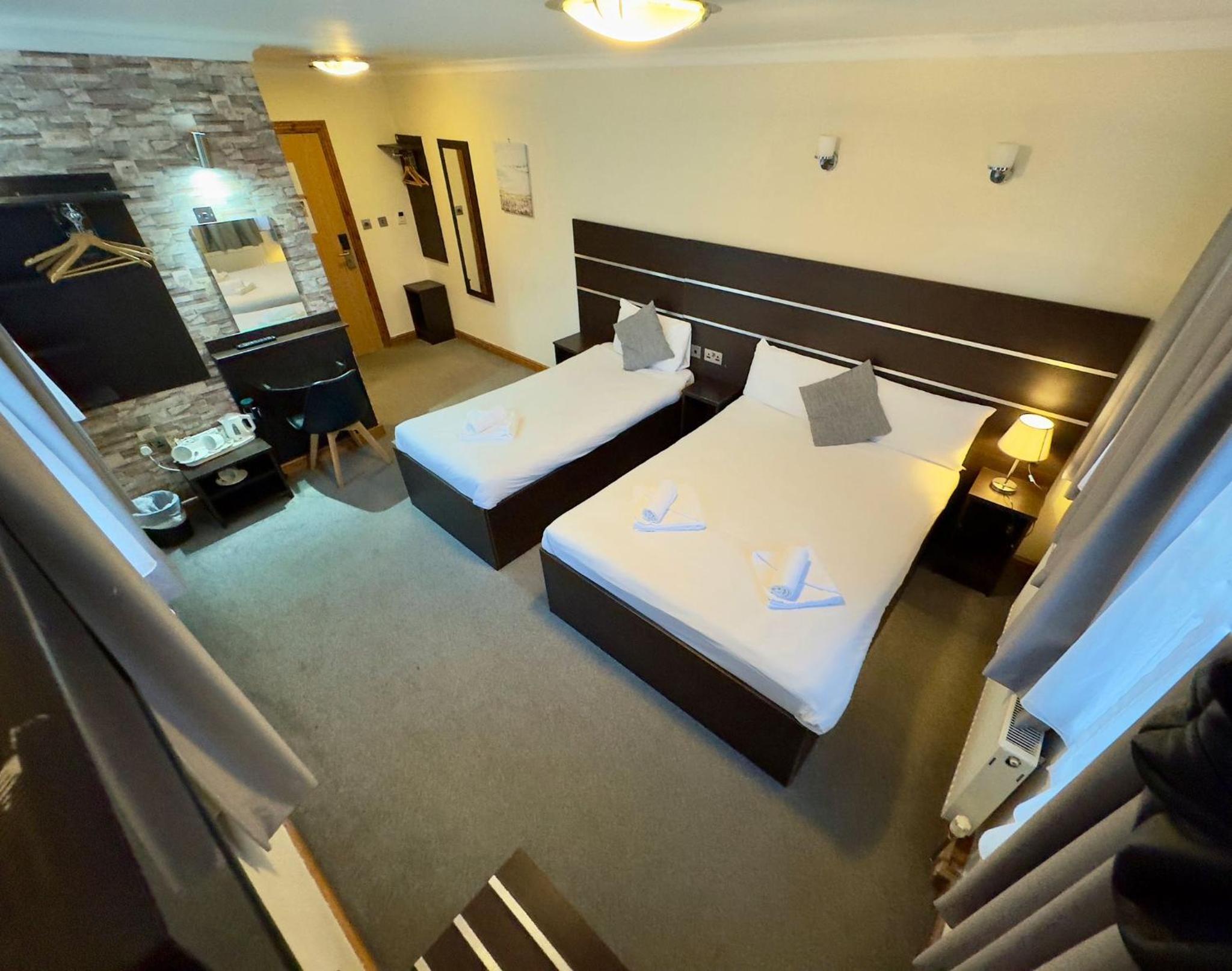 Deluxe Family Room photo 3