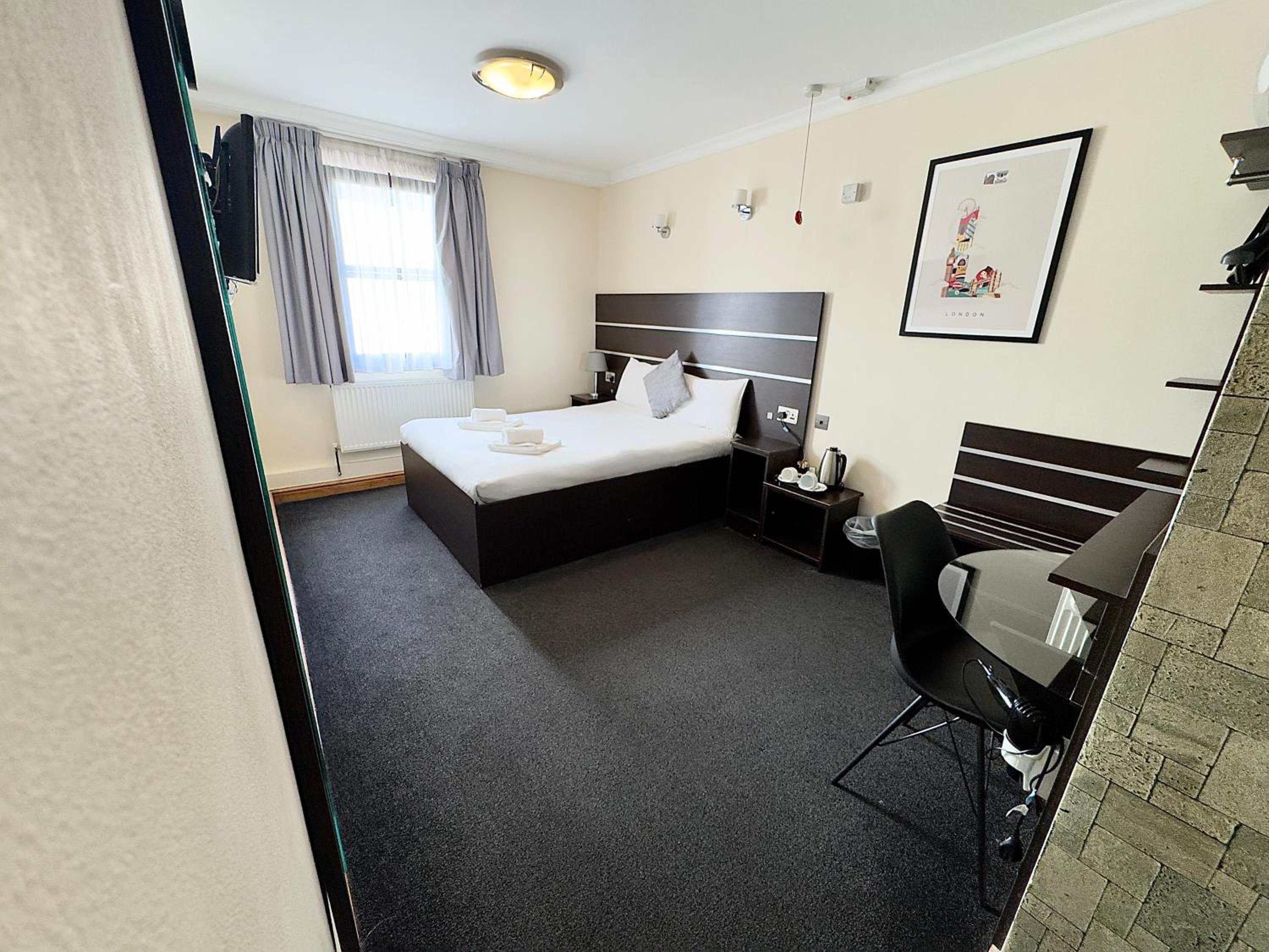 Double Room - Disability Access photo 3