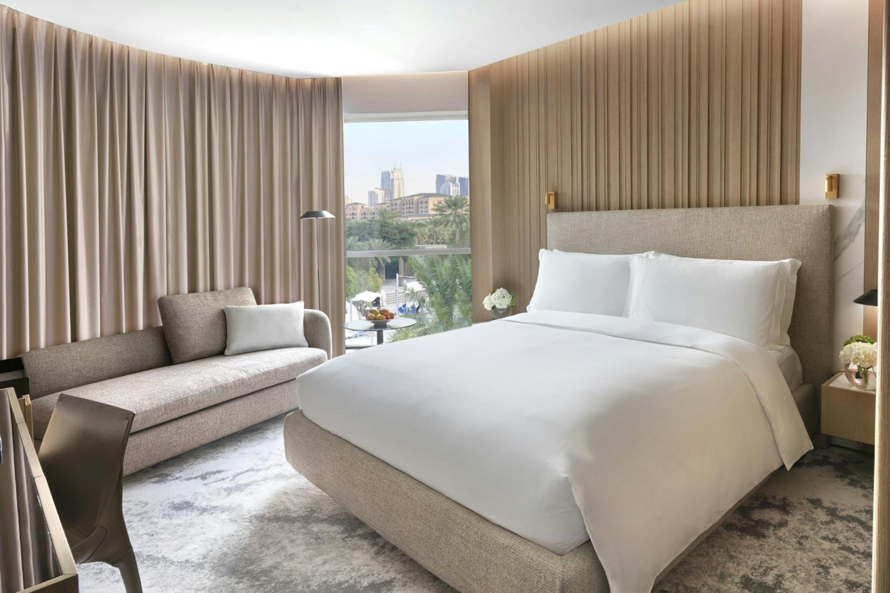 Deluxe Club King with Club Lounge Access