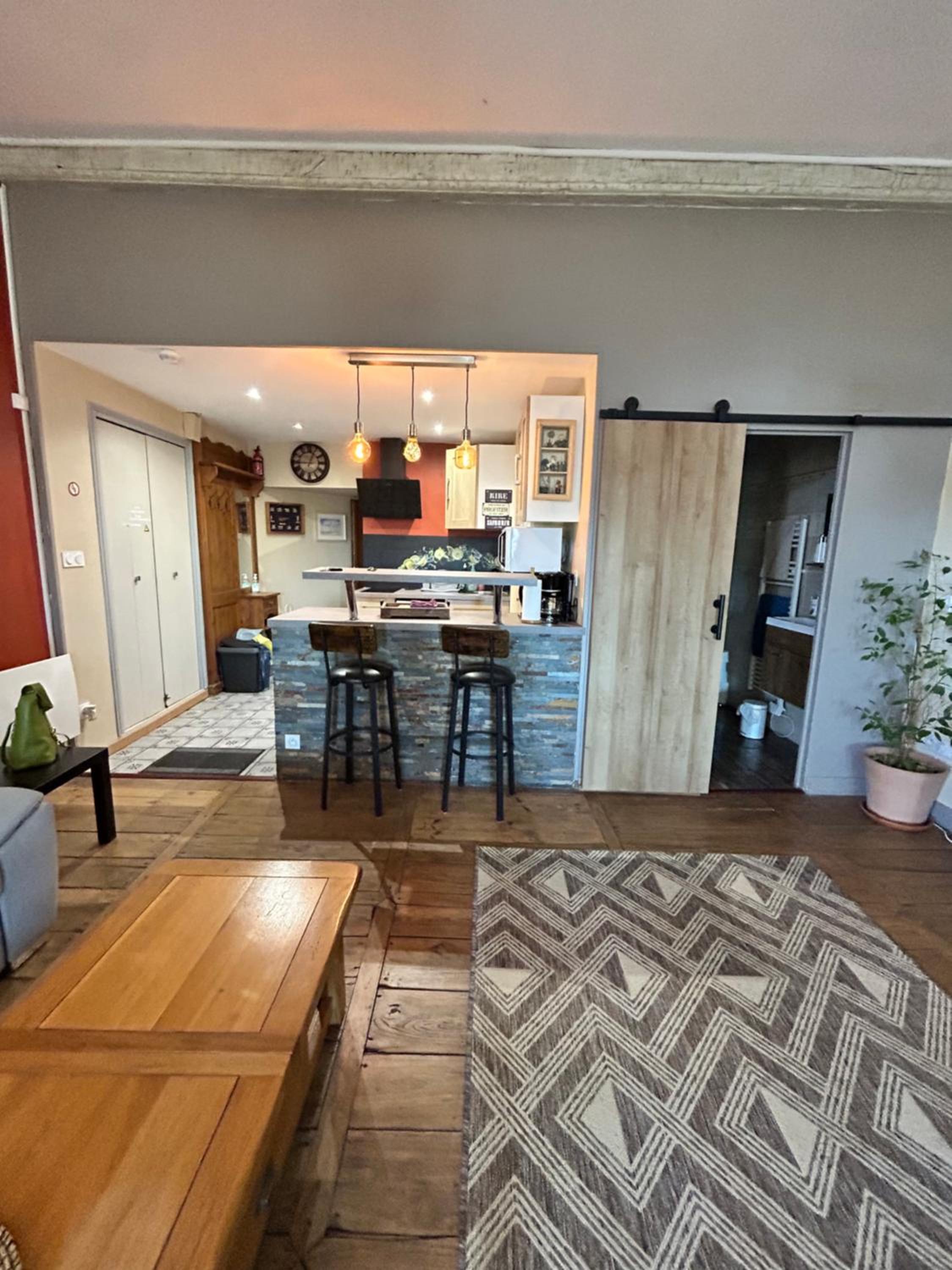 One-Bedroom Apartment photo 2