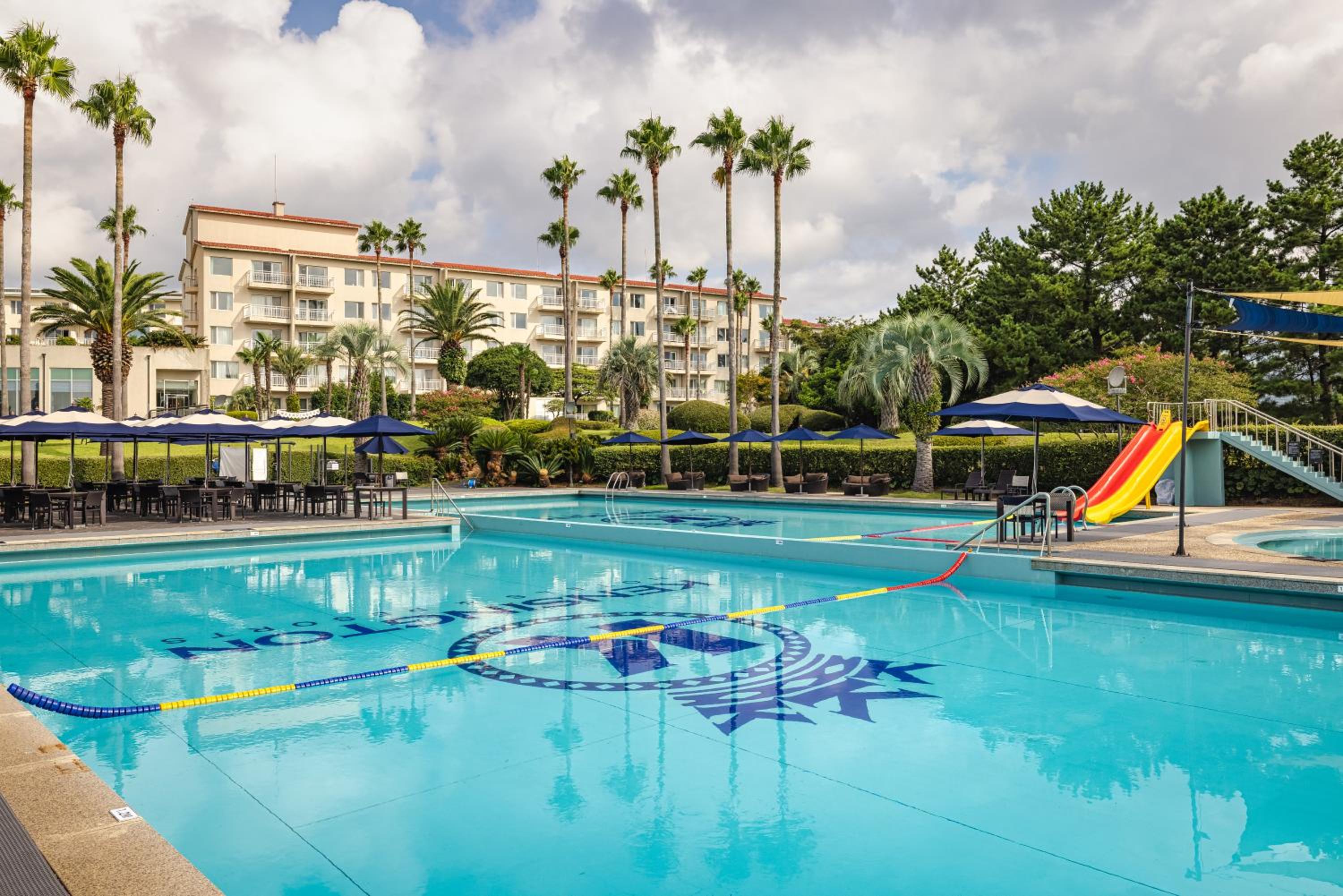 Special Offer - Premier Garden(26PY) - Breakfast for 2 + Pool Access for 2