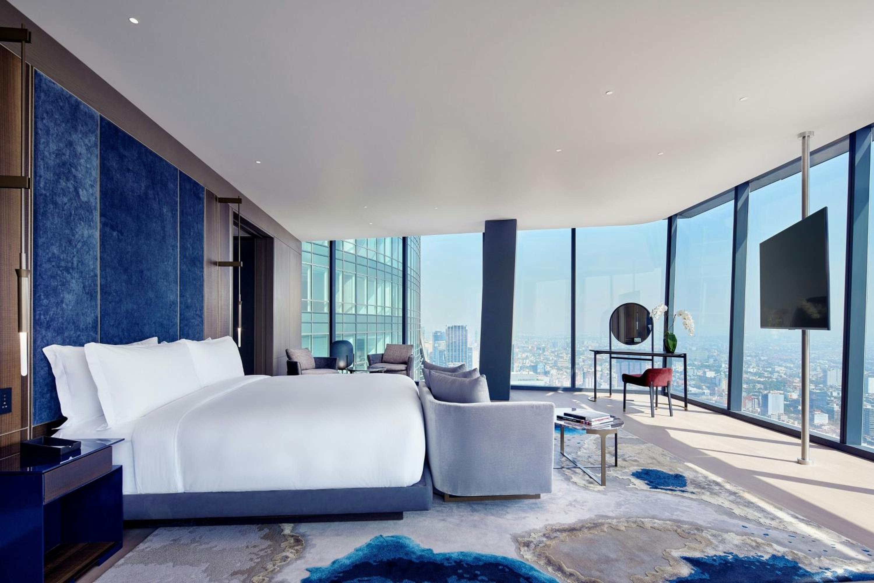 Royal King Suite with Park View - Club Lounge Access