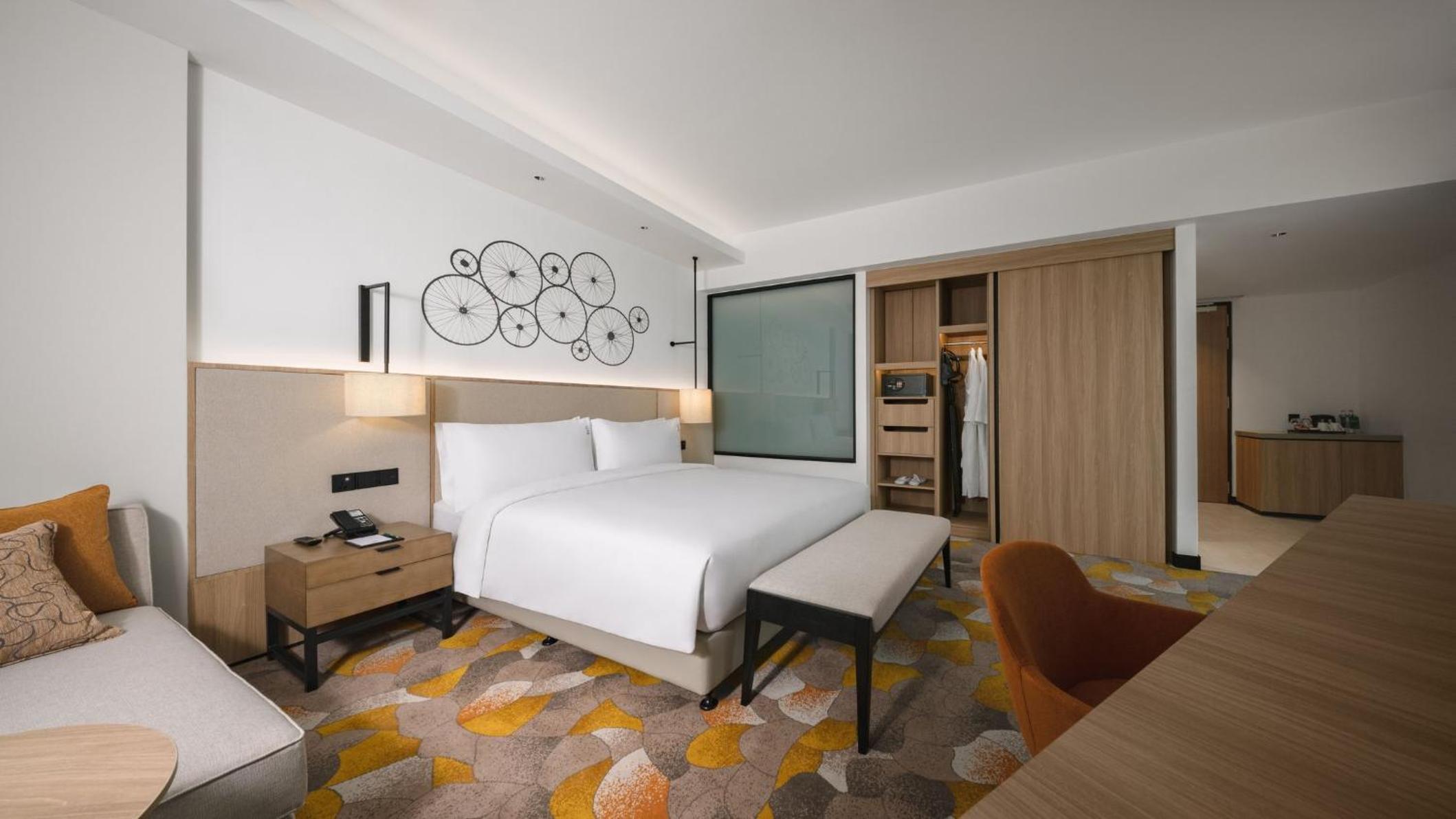 King Suite - Photo 3