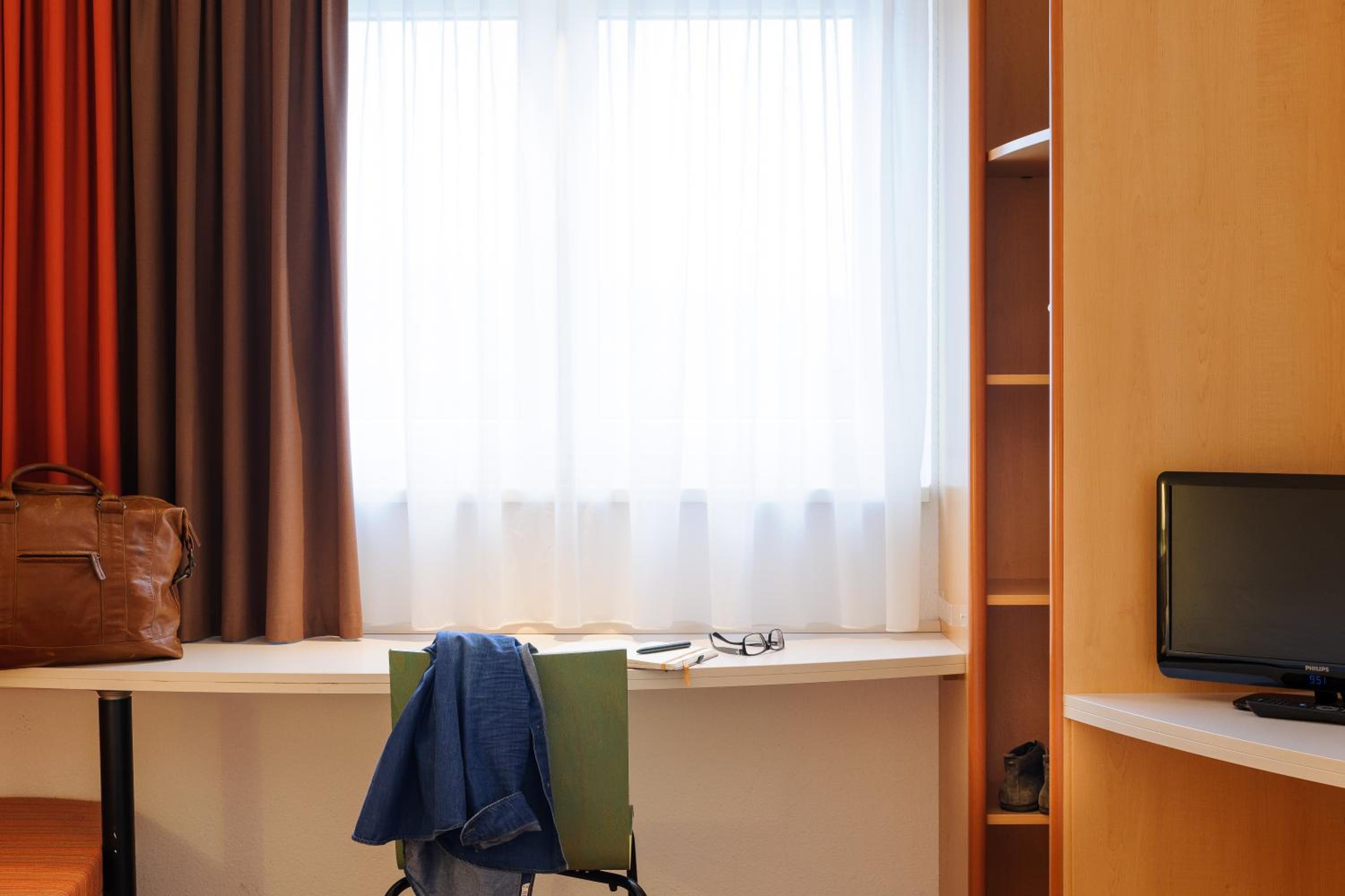 Twin Room - Photo 2