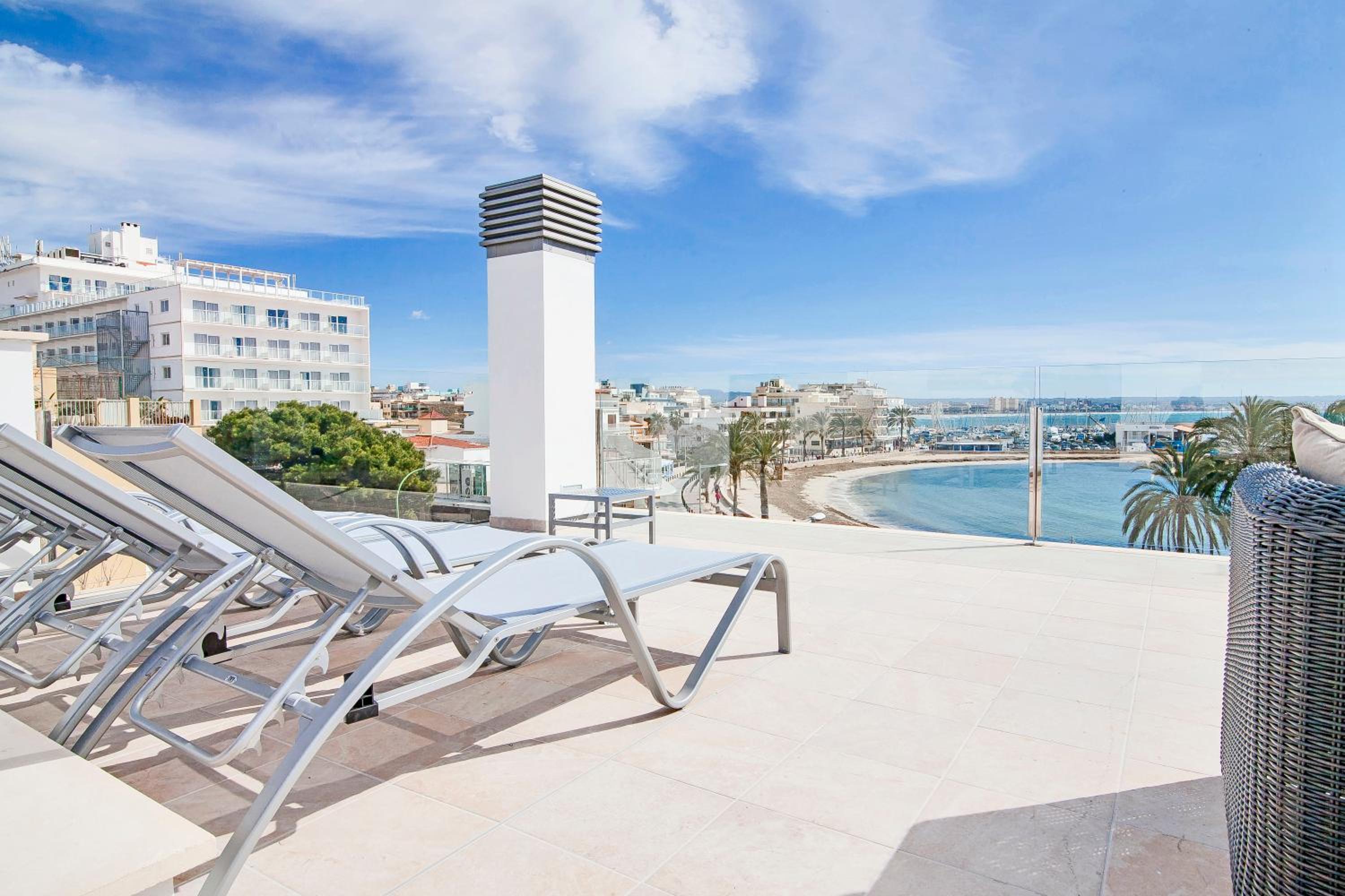 Two-Bedroom Apartment with Terrace and Sea View