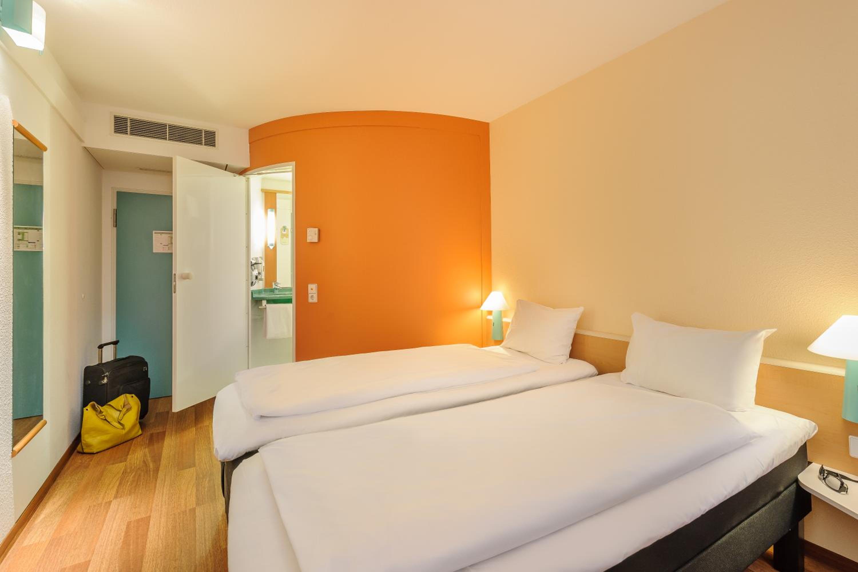 Twin Room - Photo 1