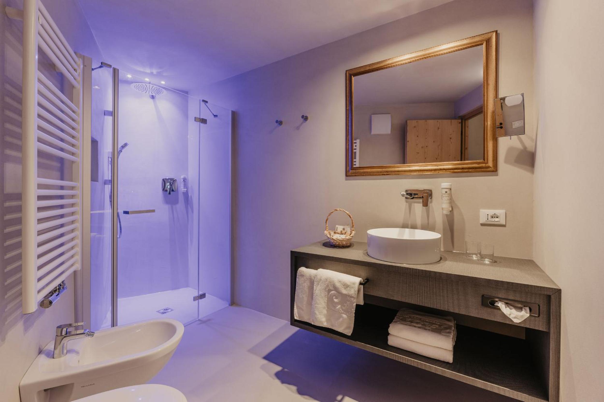 Deluxe Junior Suite photo 3