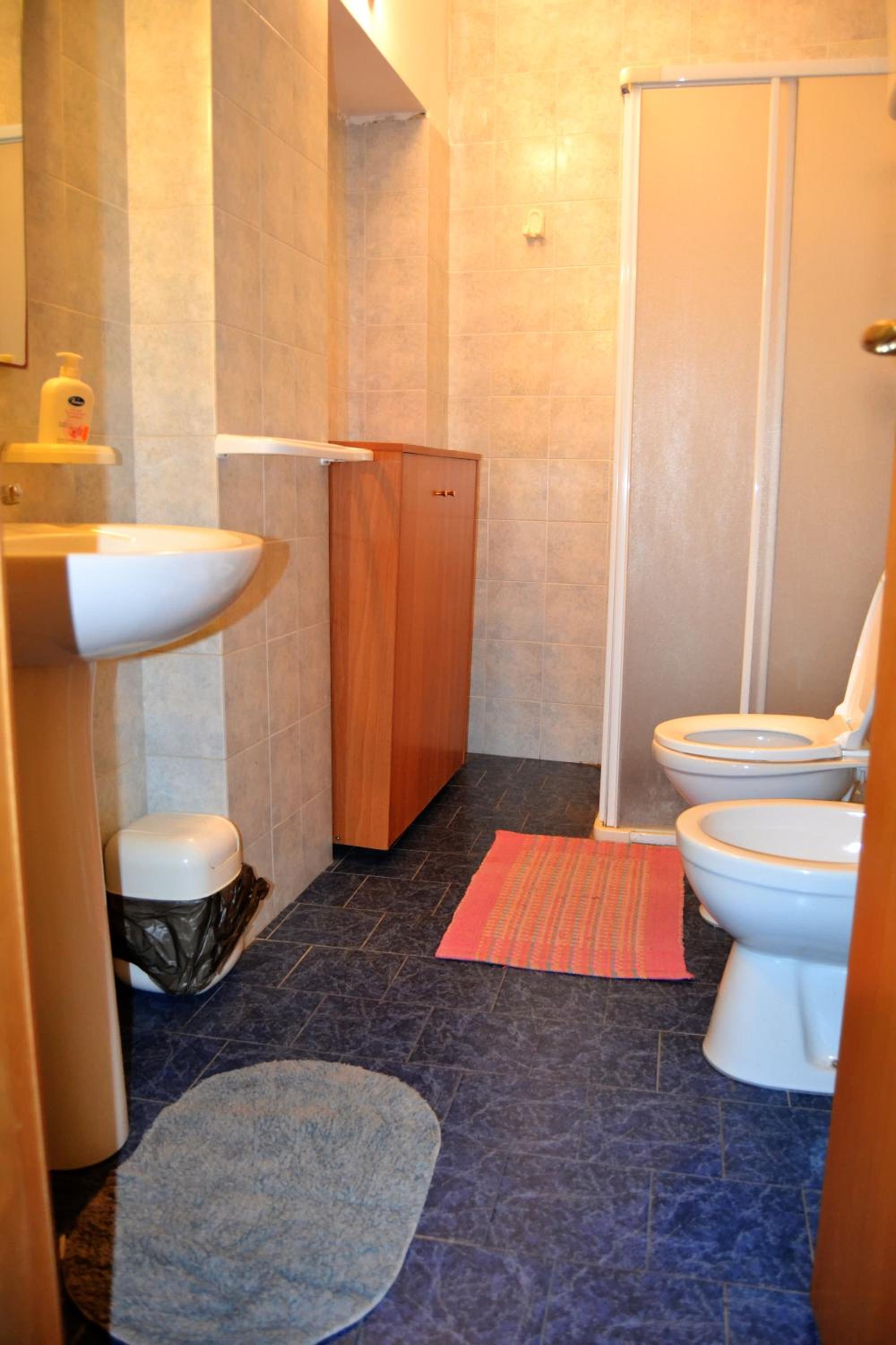 Double Room - Photo 11