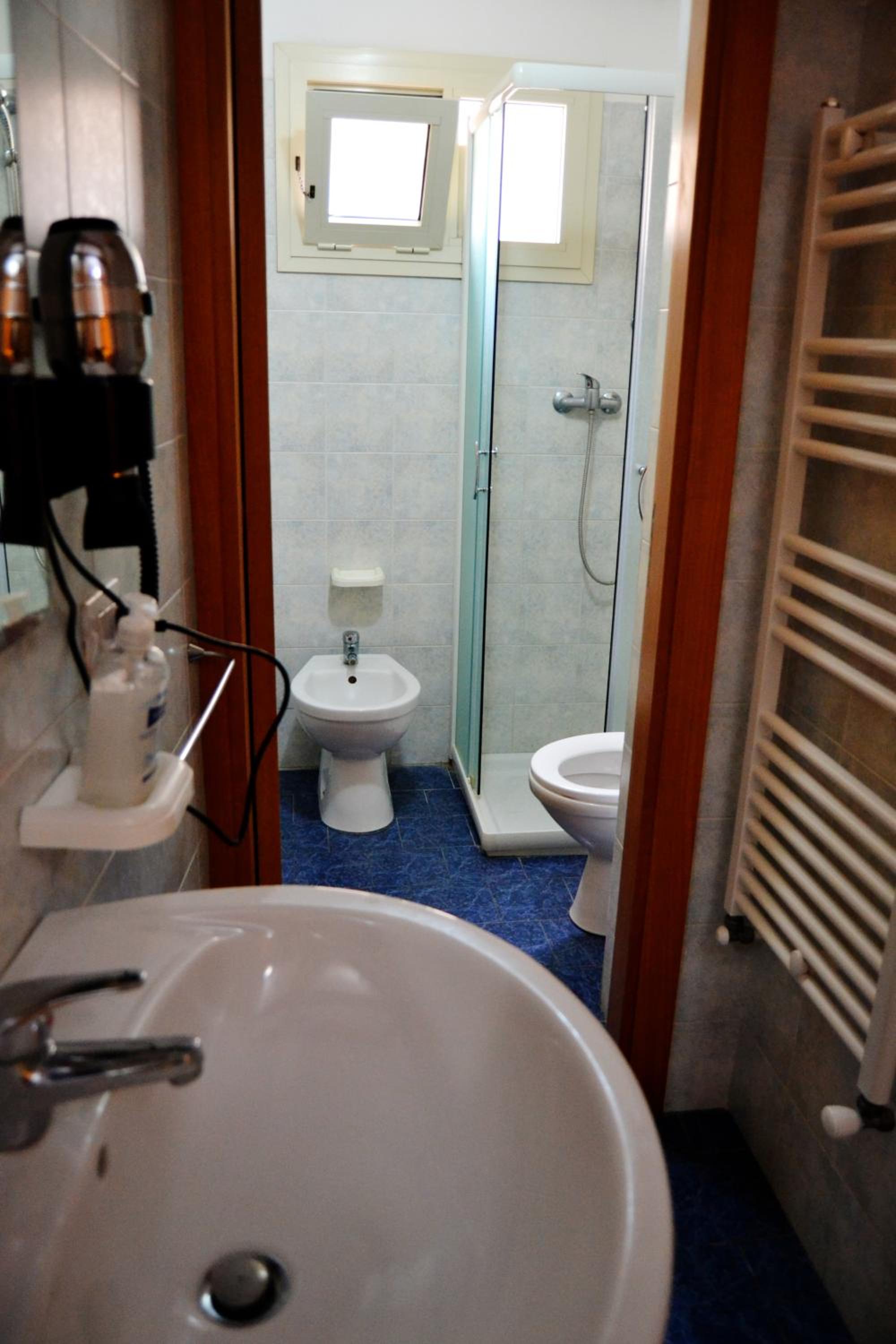 Double Room - Photo 21