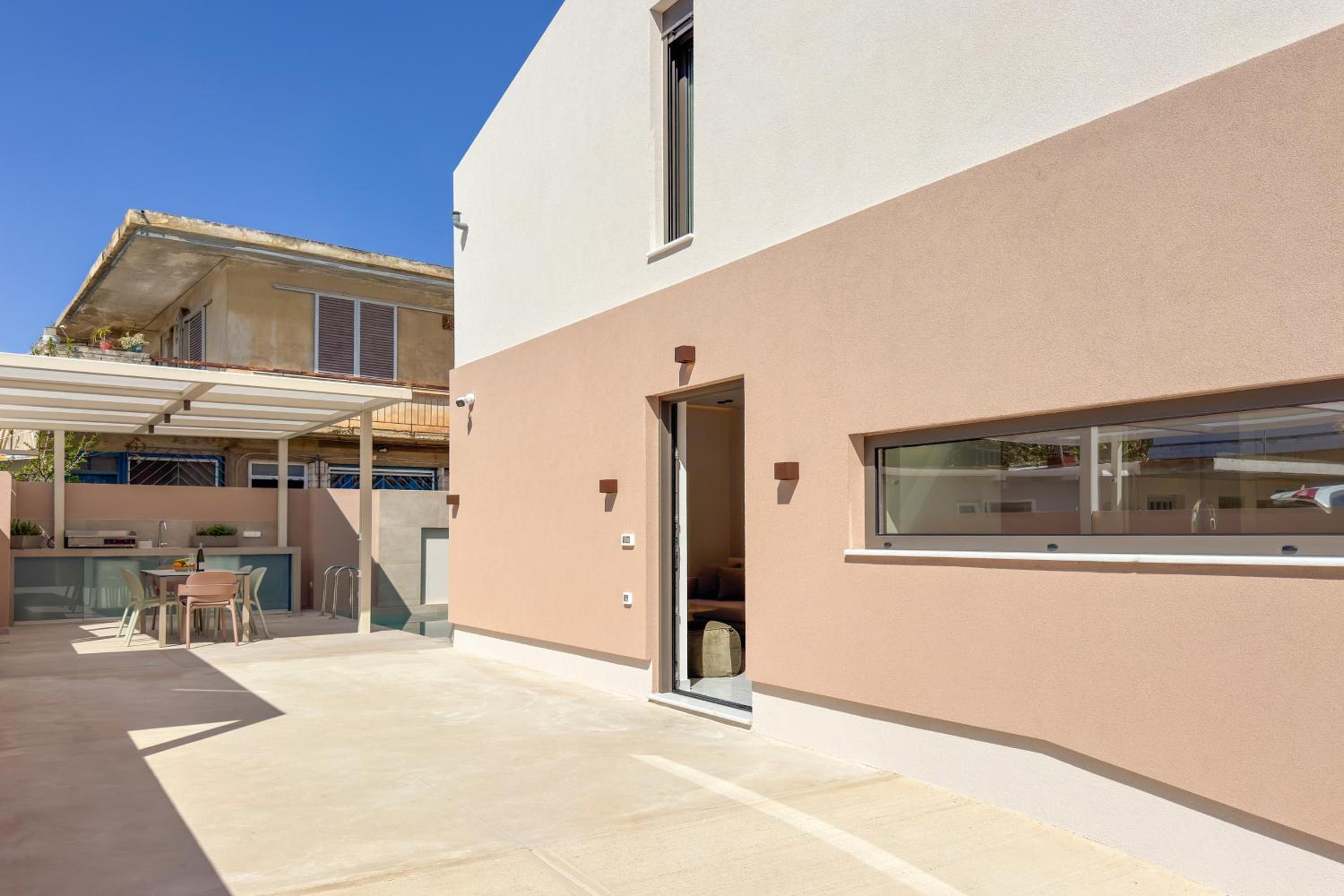 Two-Bedroom Deluxe Apartment with Heated Private Pool photo 2
