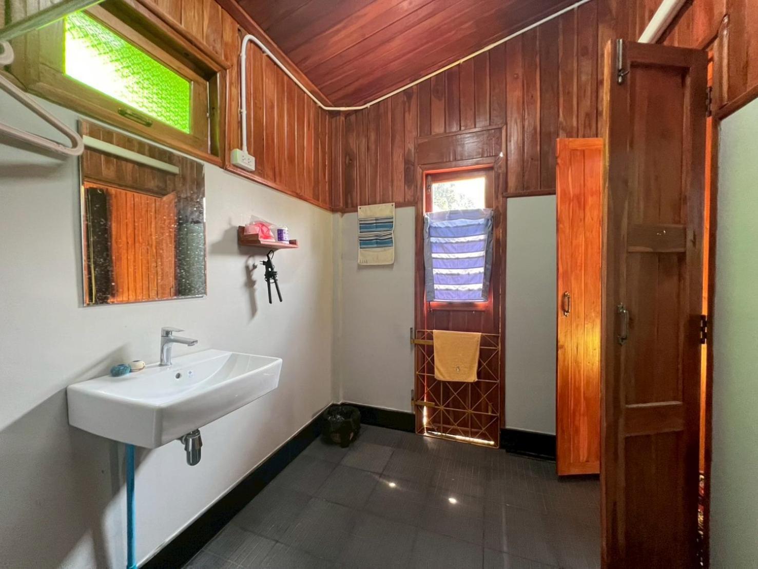 Budget Double Room - Photo 6