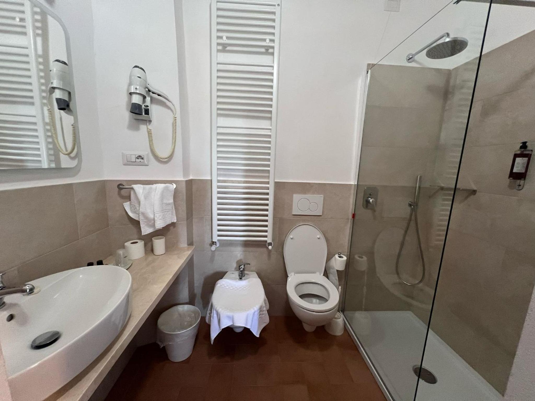 Double Room - Photo 4