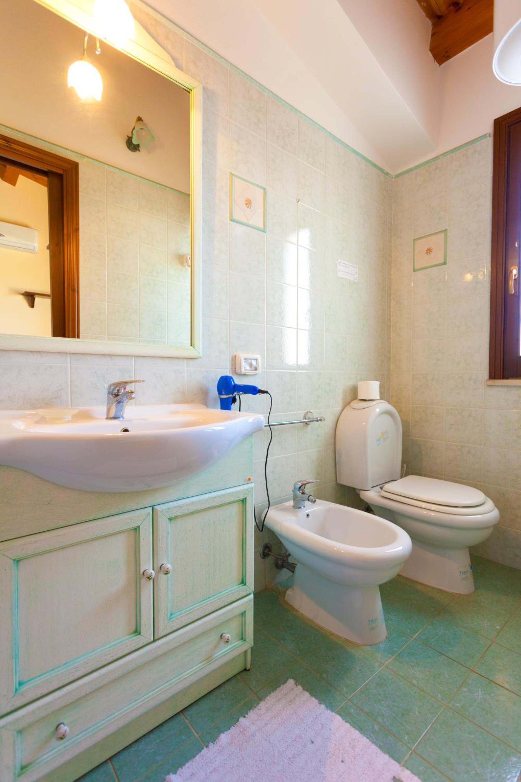 Single Room with Bathroom photo 2