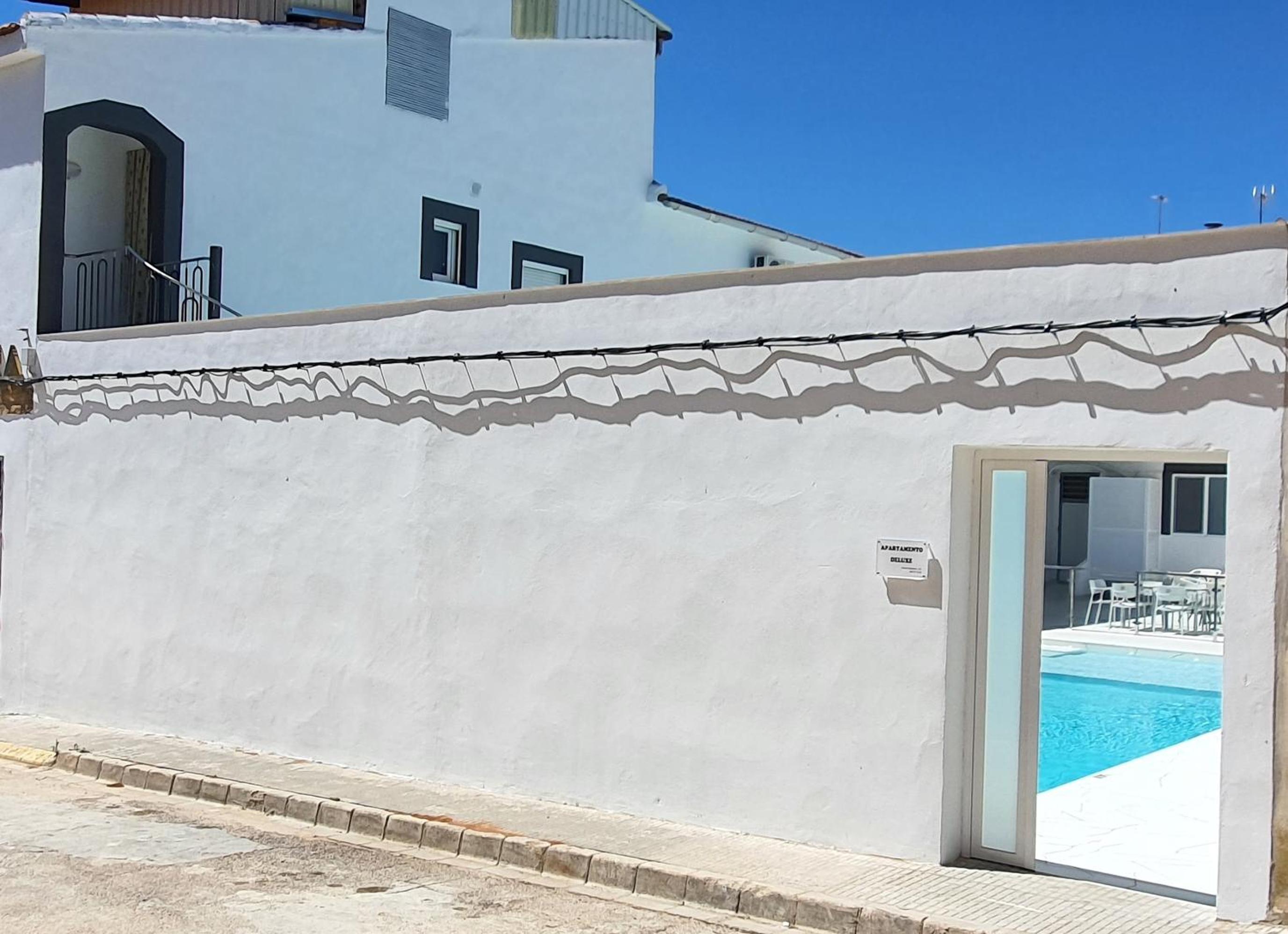 Two-Bedroom Apartment with Pool View photo 2