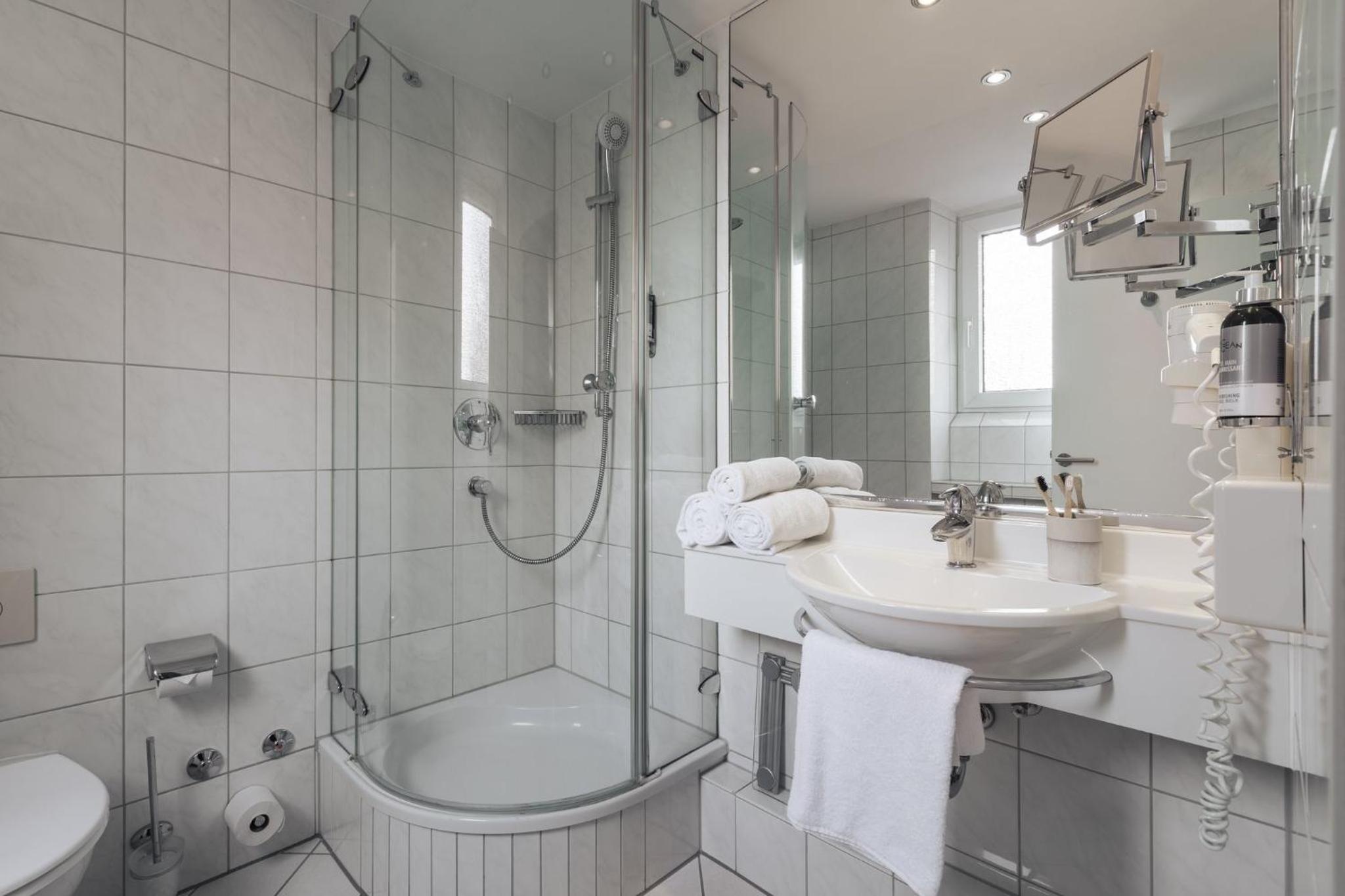 Standard Queen Room - Photo 5