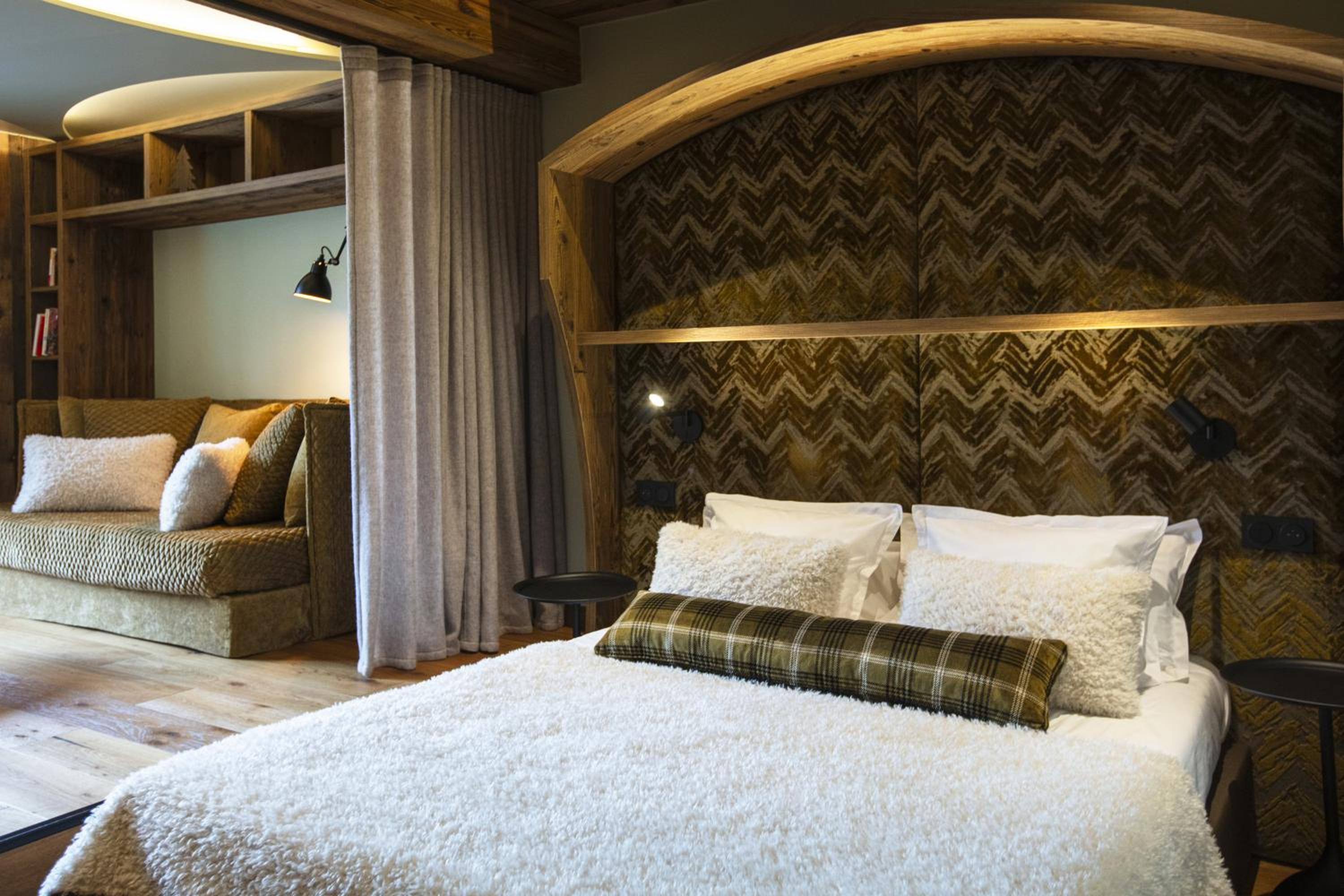 Junior Suite with Balcony - Photo 1